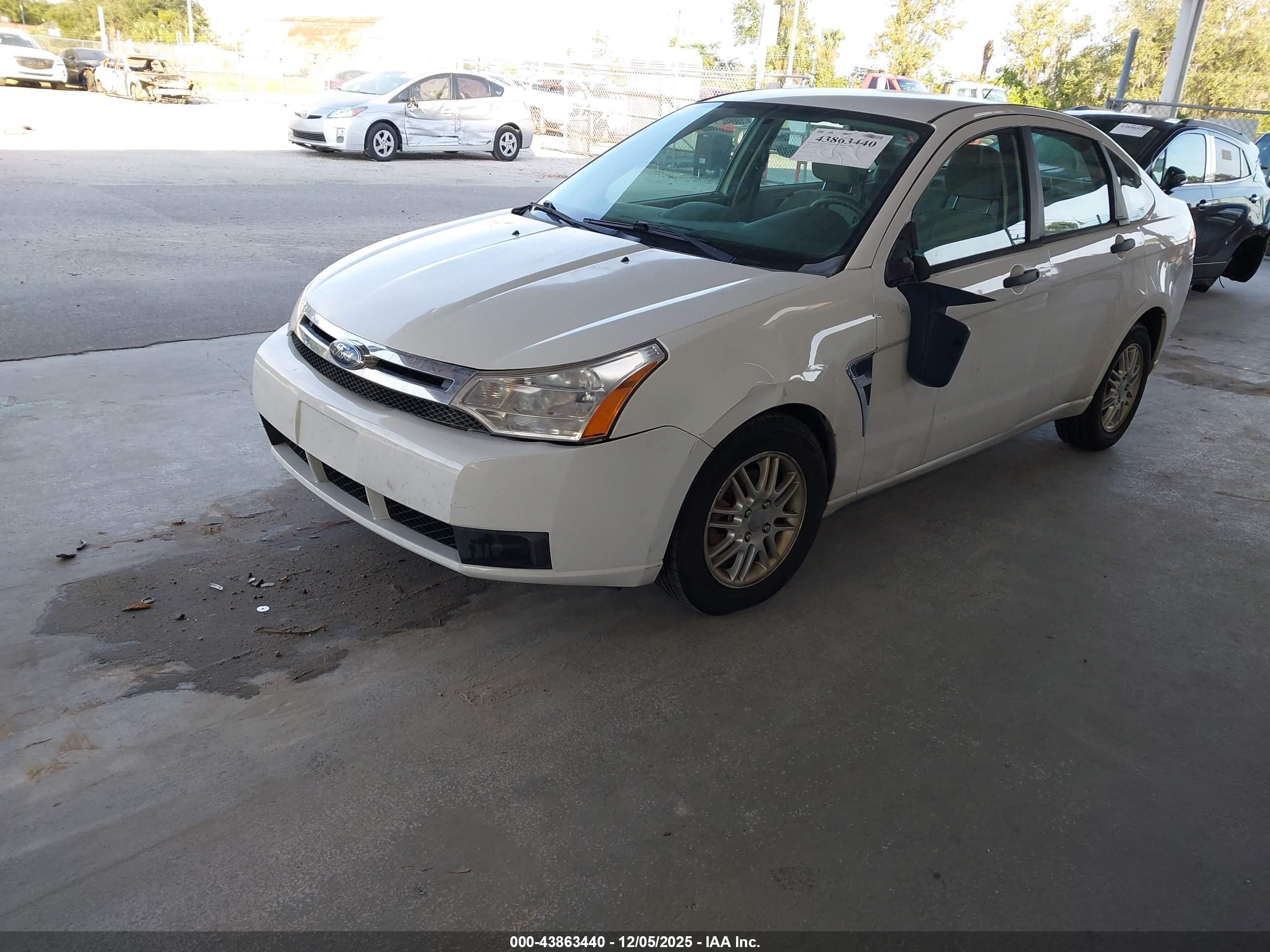 FORD FOCUS image 2