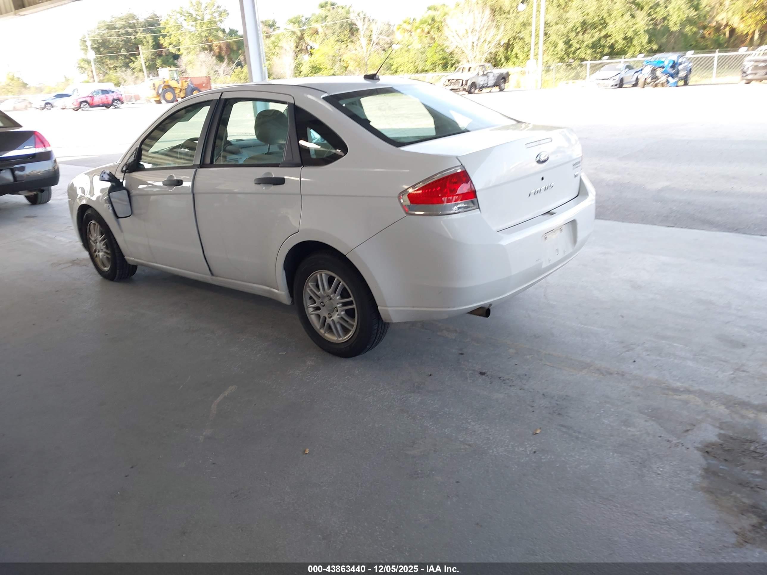 FORD FOCUS image 3