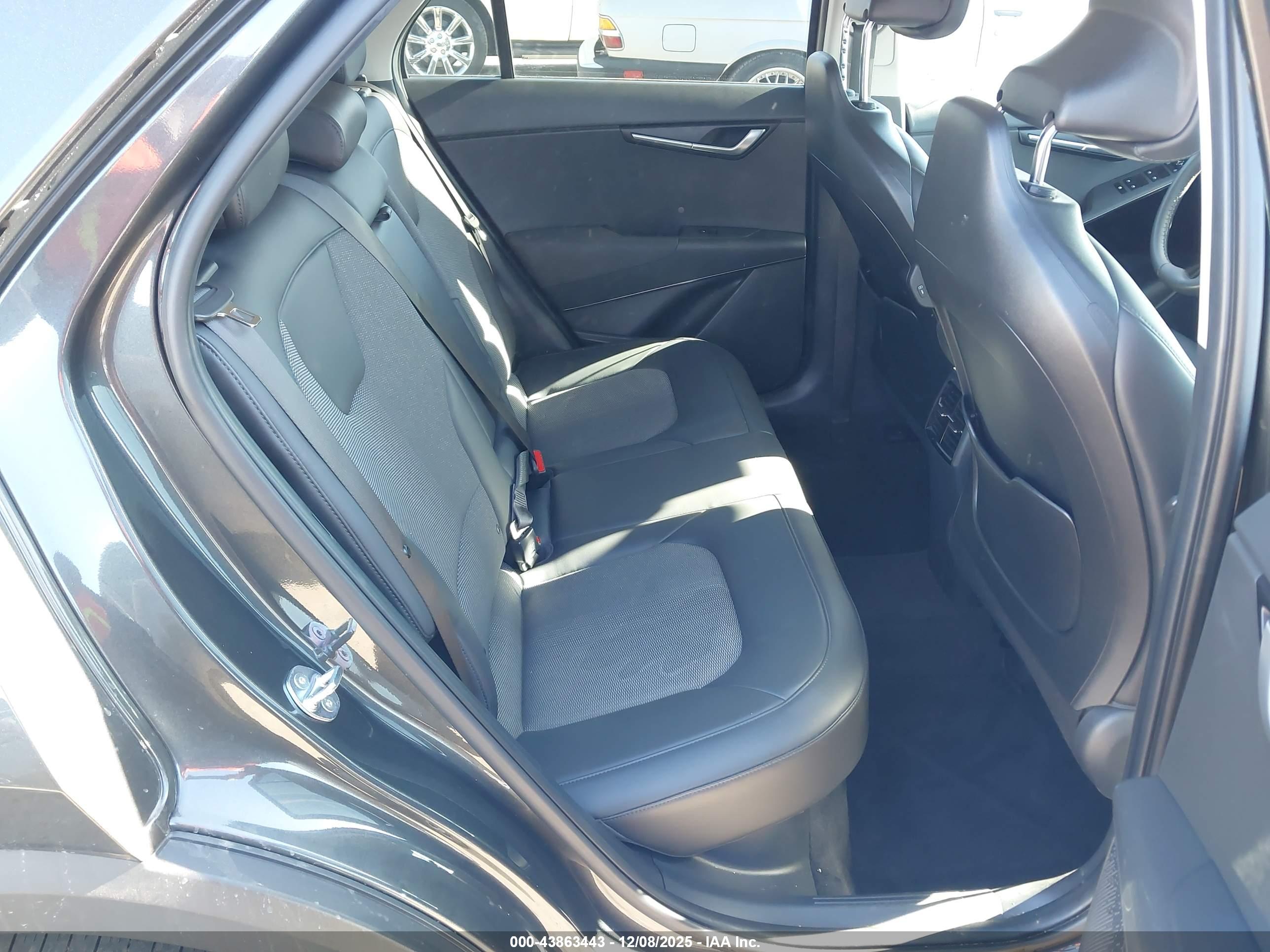 KIA NIRO image 8