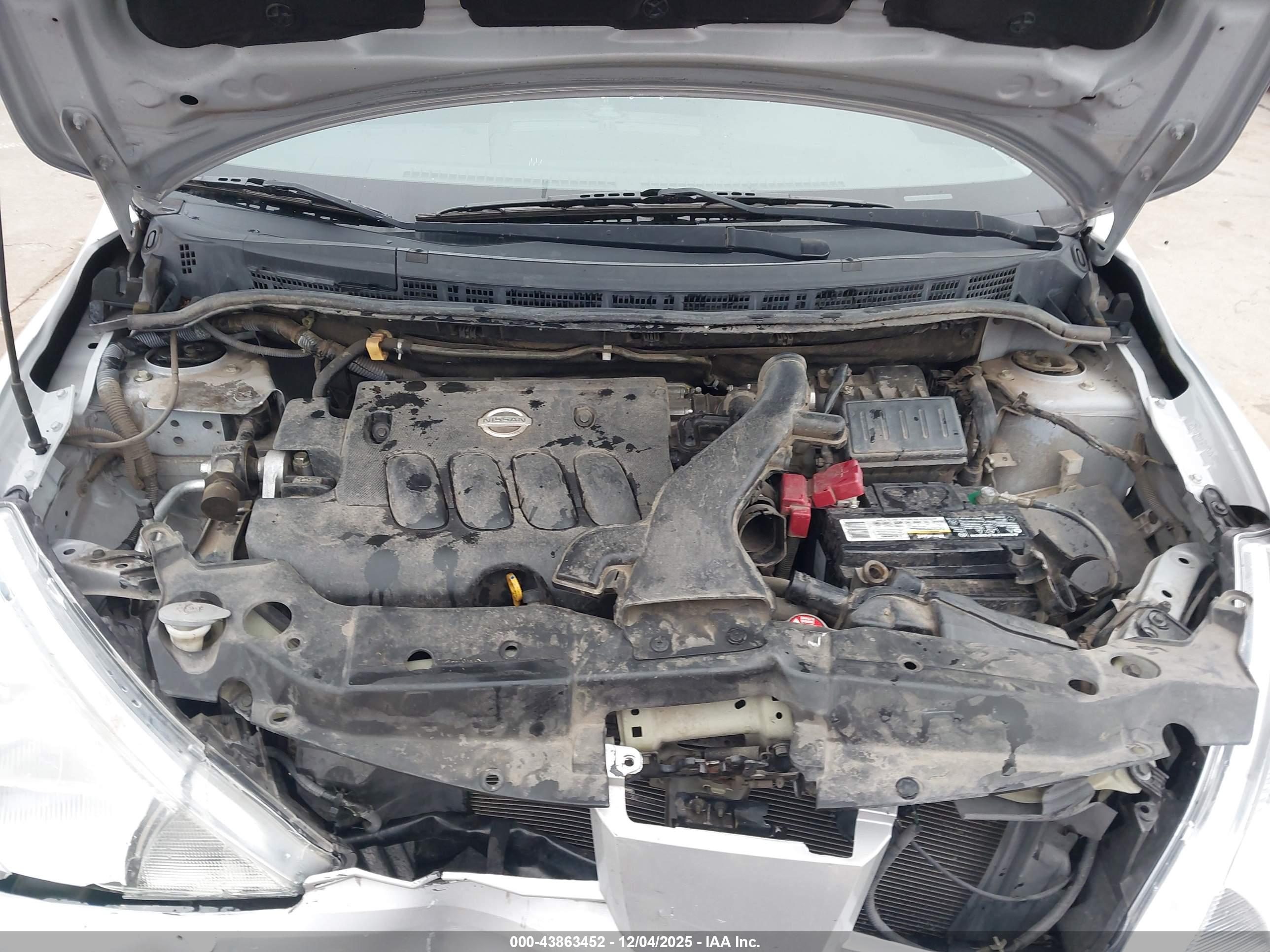 NISSAN VERSA image 10