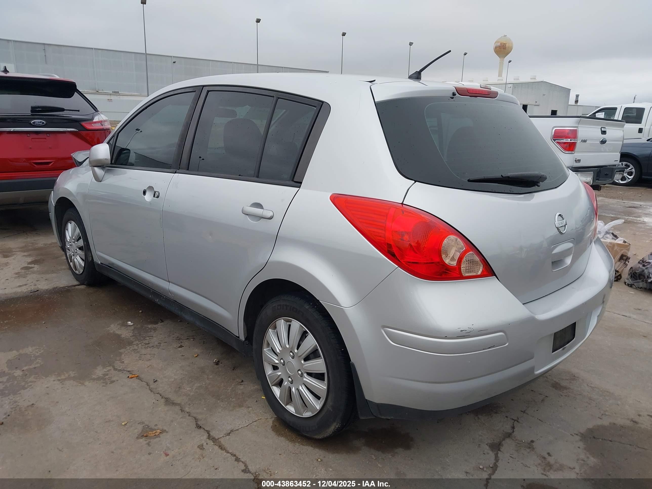 NISSAN VERSA image 3