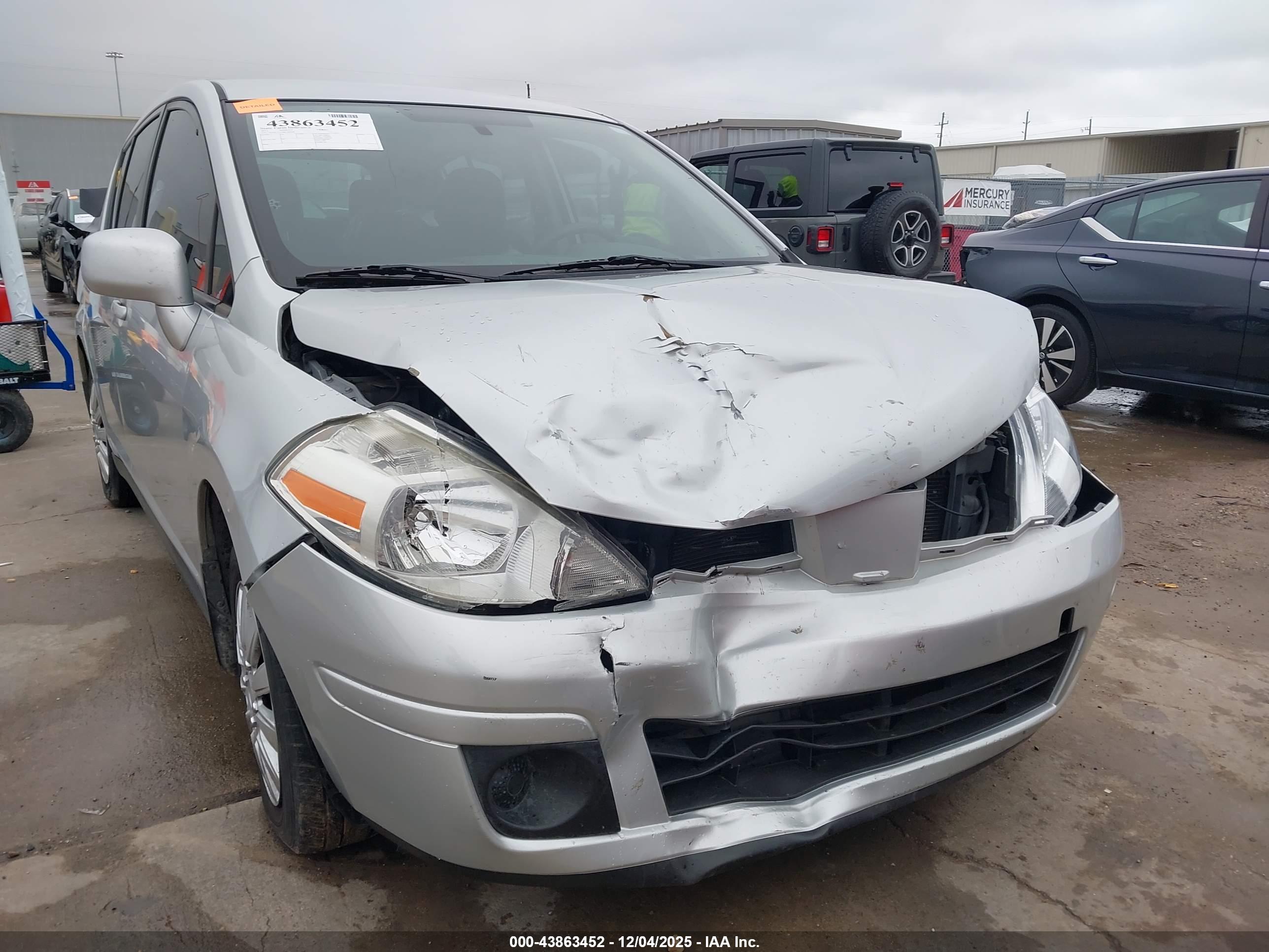 NISSAN VERSA image 6