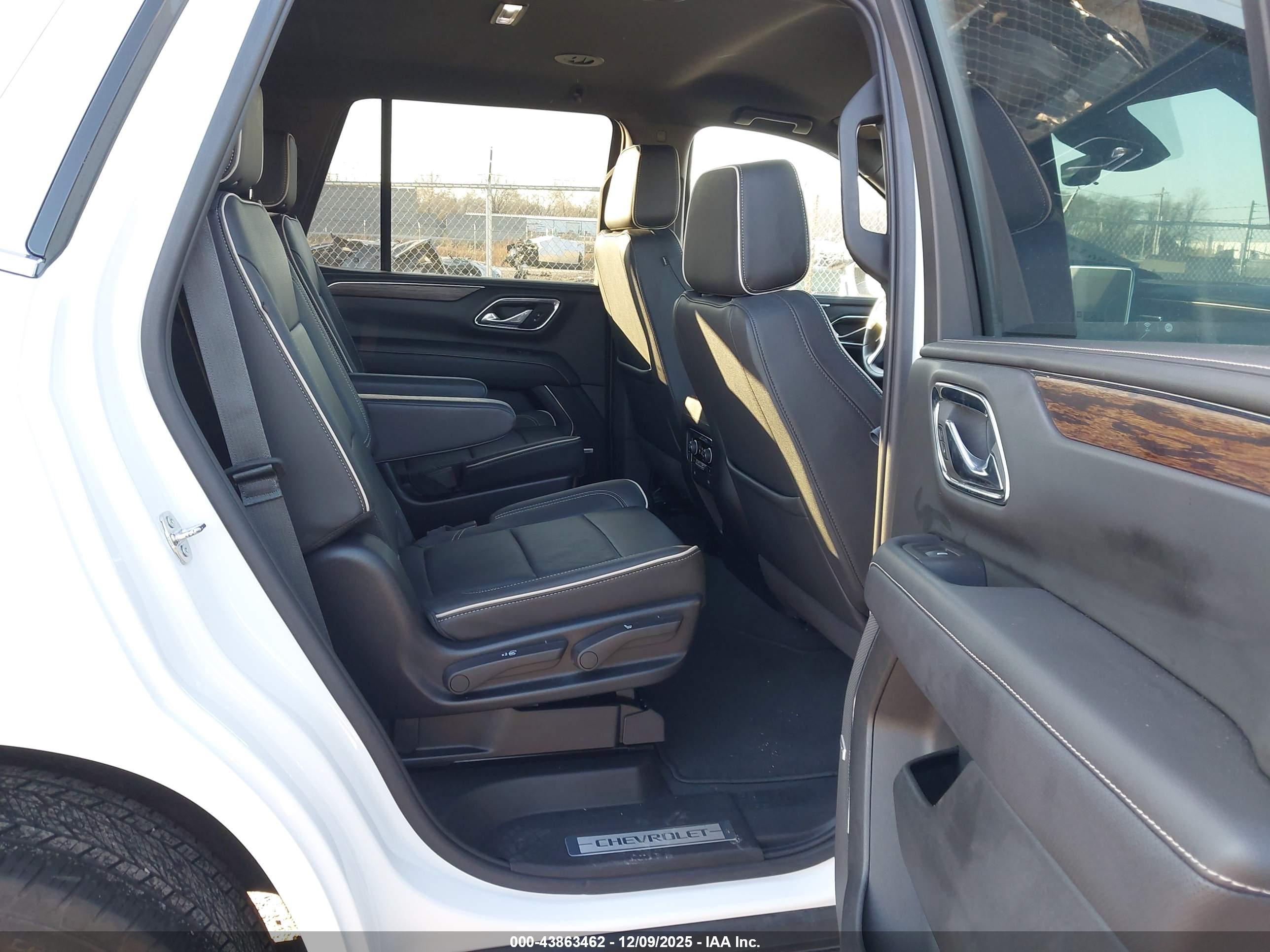 CHEVROLET TAHOE image 8