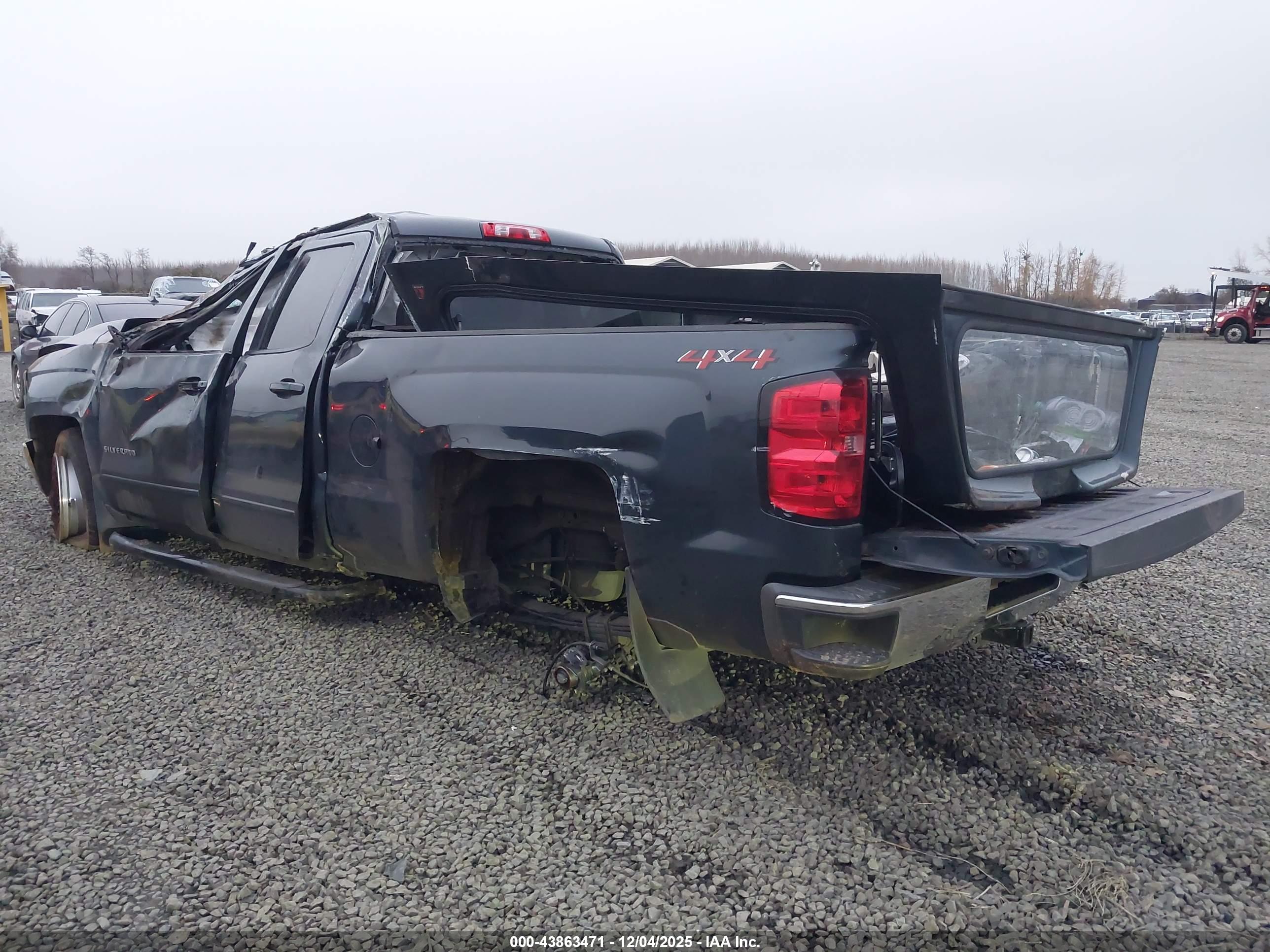 CHEVROLET SILVERADO image 3