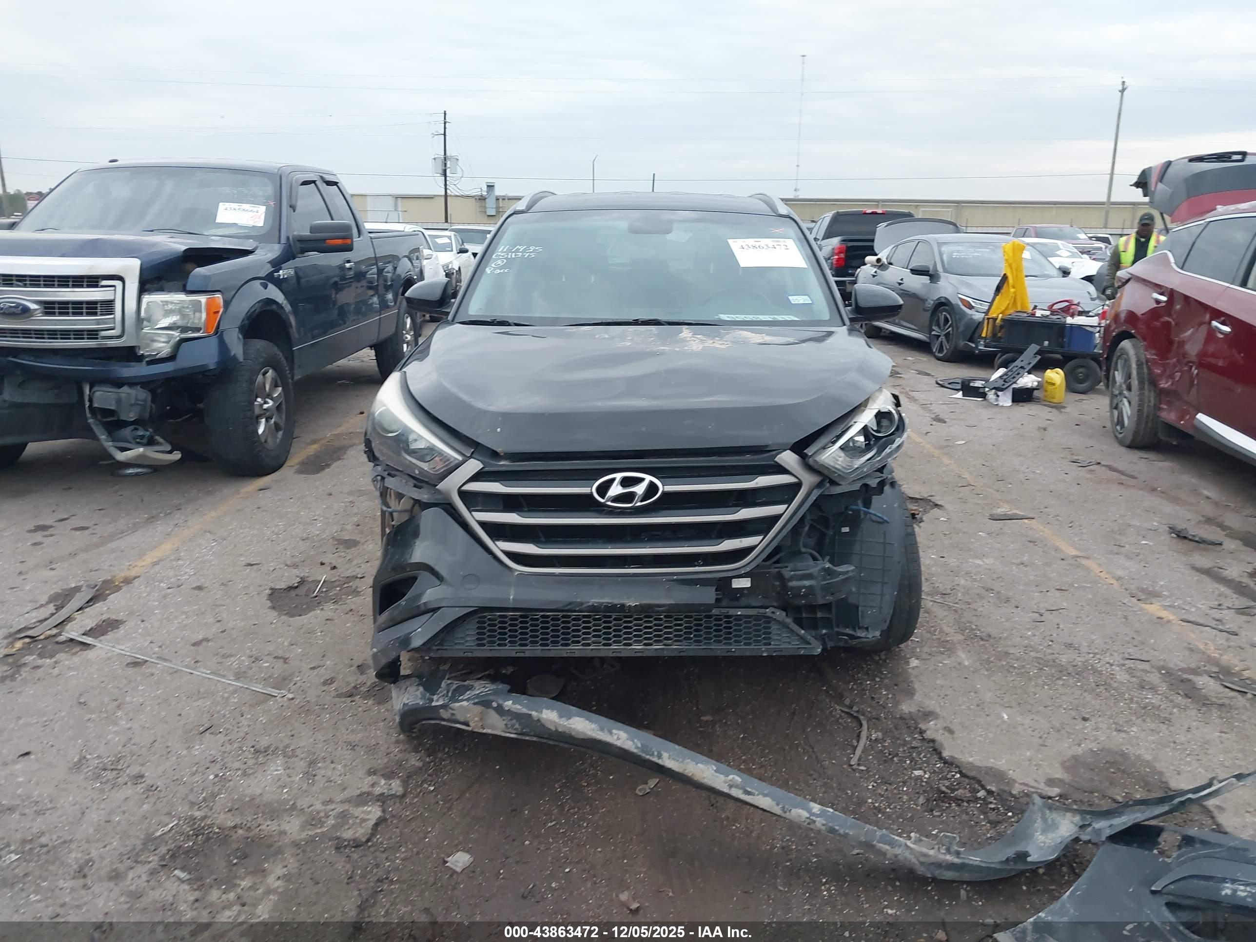 HYUNDAI TUCSON image 6