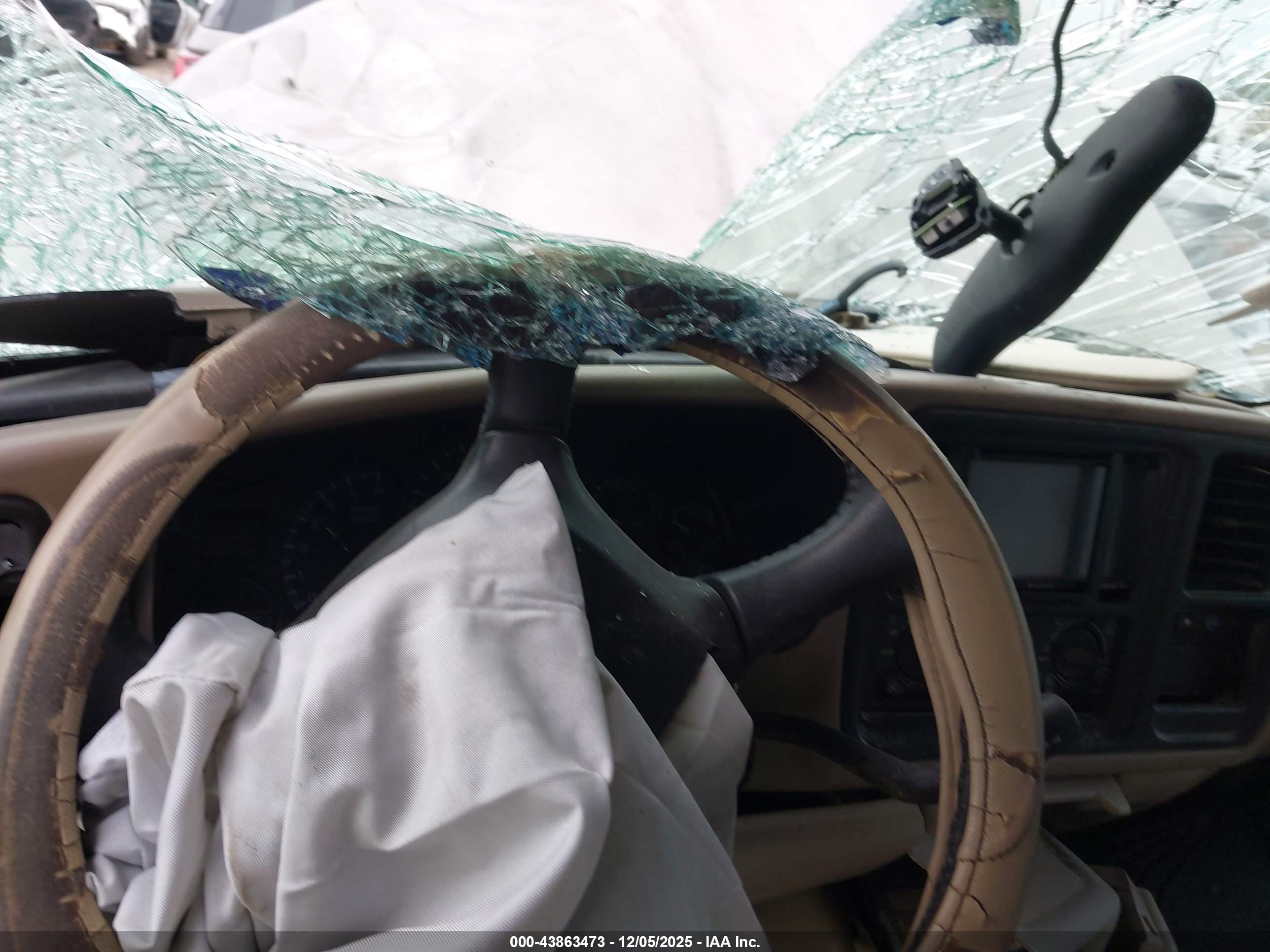 CHEVROLET TAHOE image 7