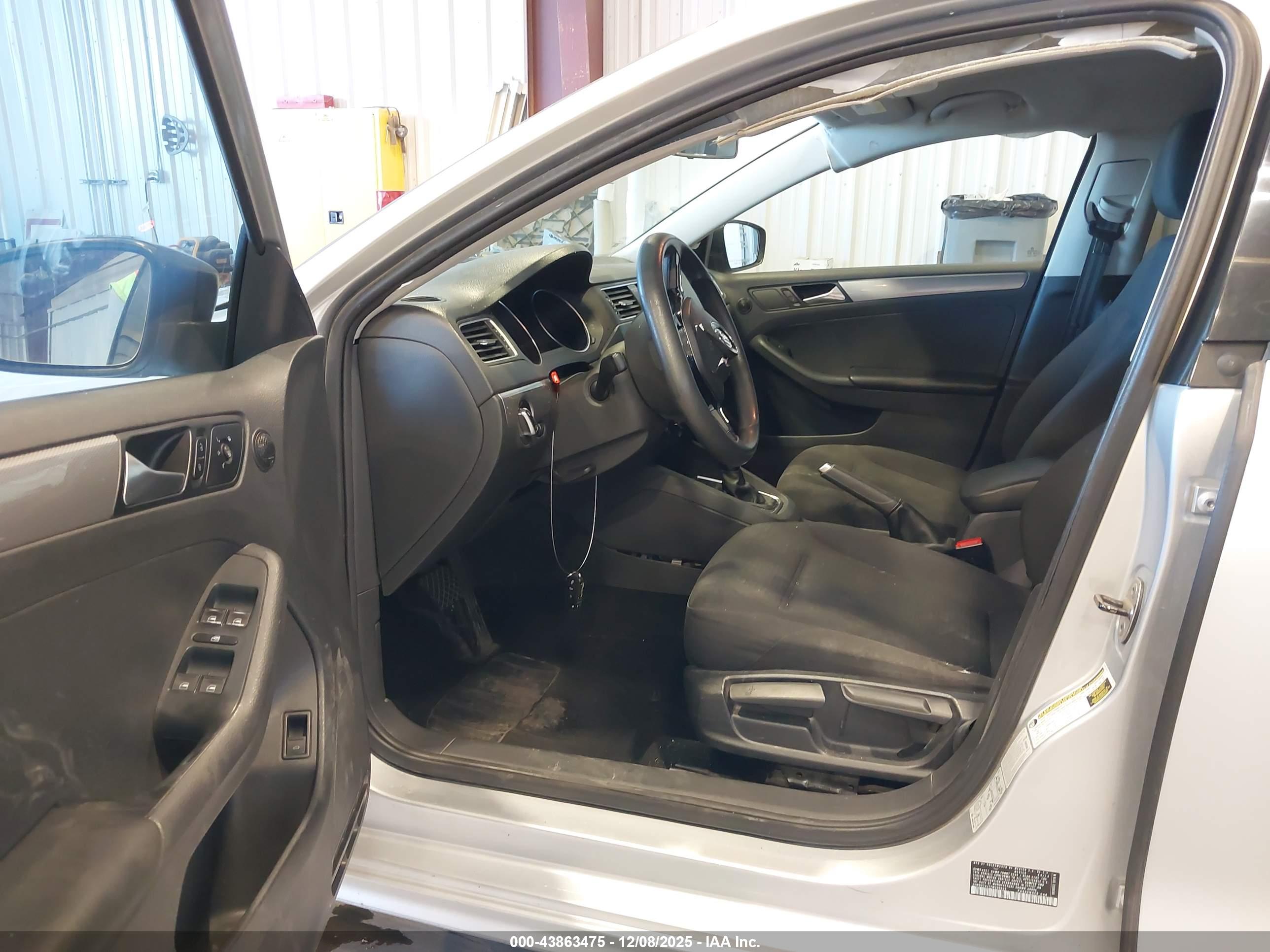 VOLKSWAGEN JETTA image 5