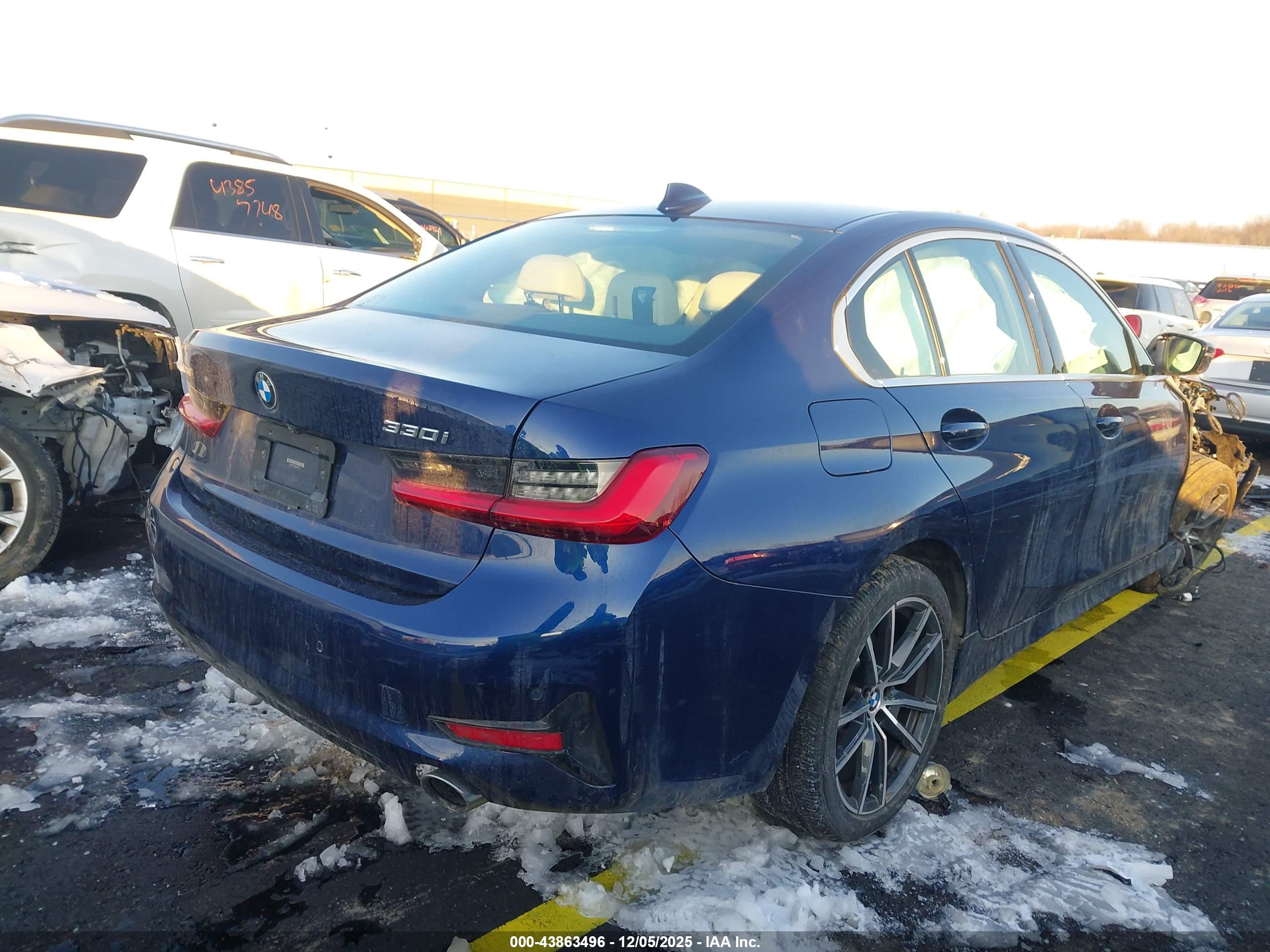 BMW 330I image 4