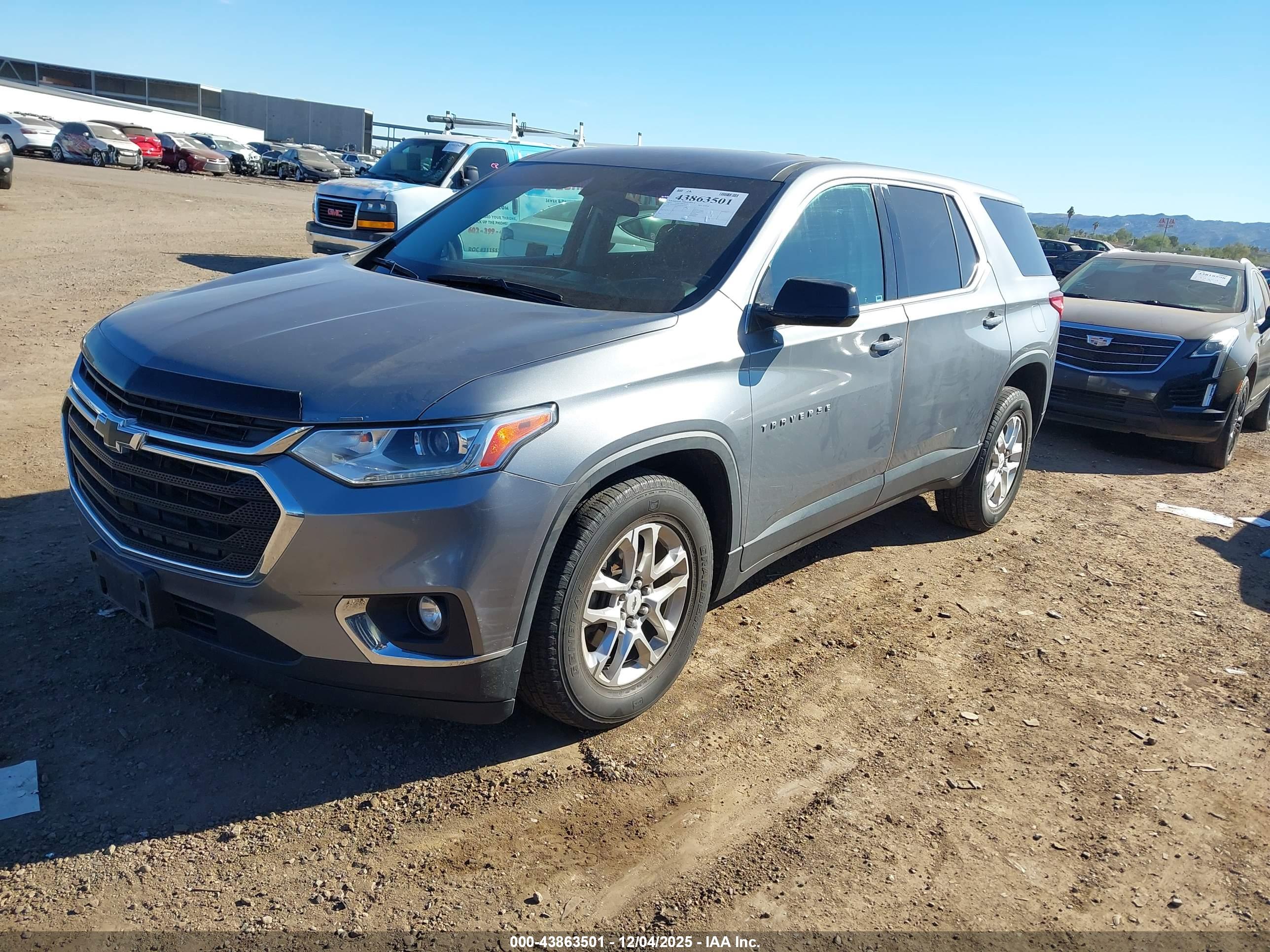 CHEVROLET TRAVERSE image 2