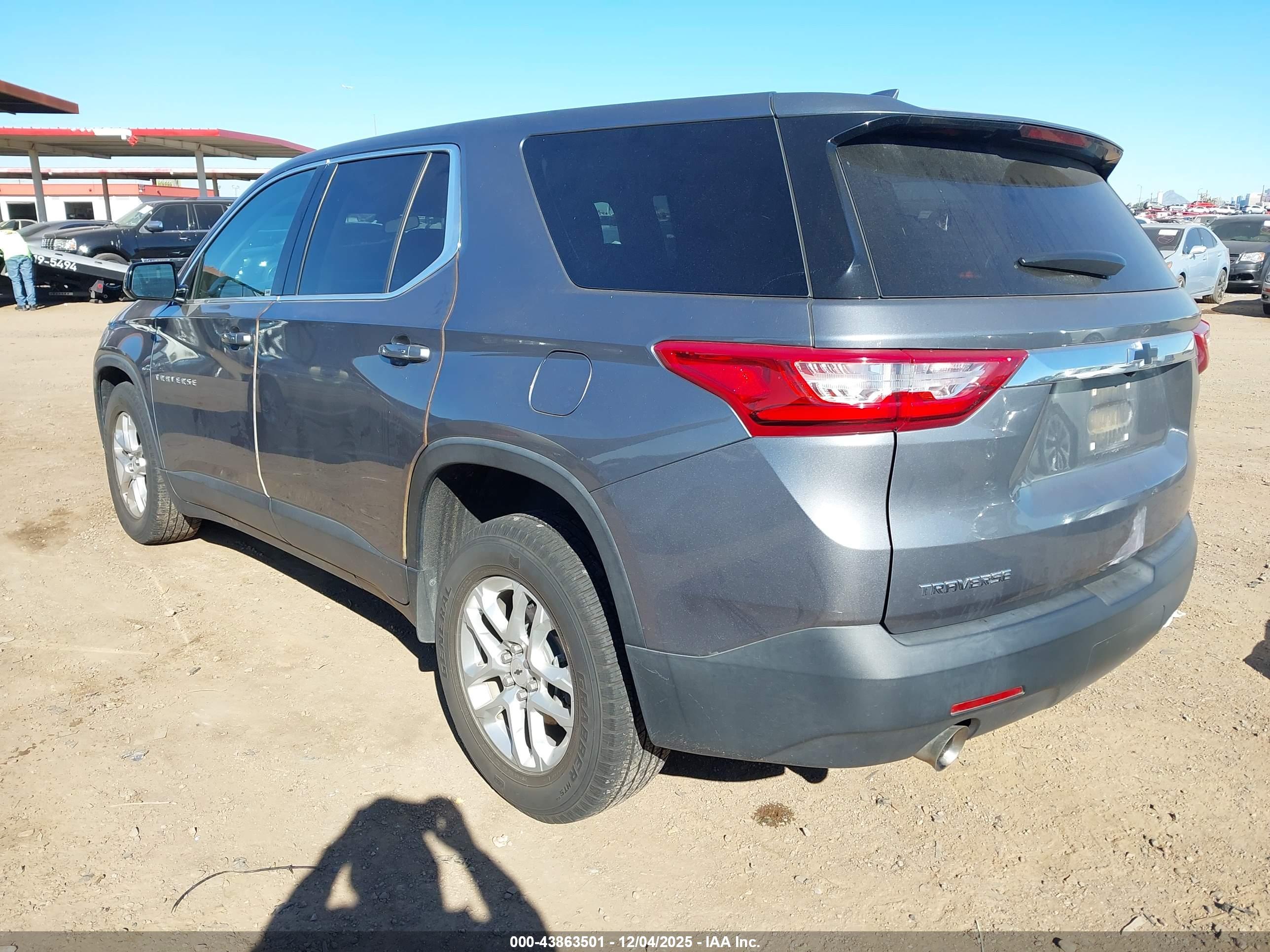 CHEVROLET TRAVERSE image 3