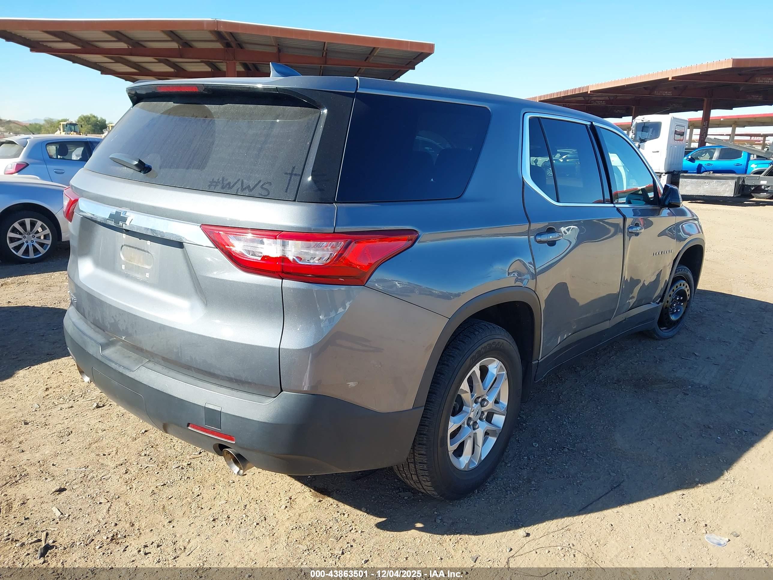 CHEVROLET TRAVERSE image 4