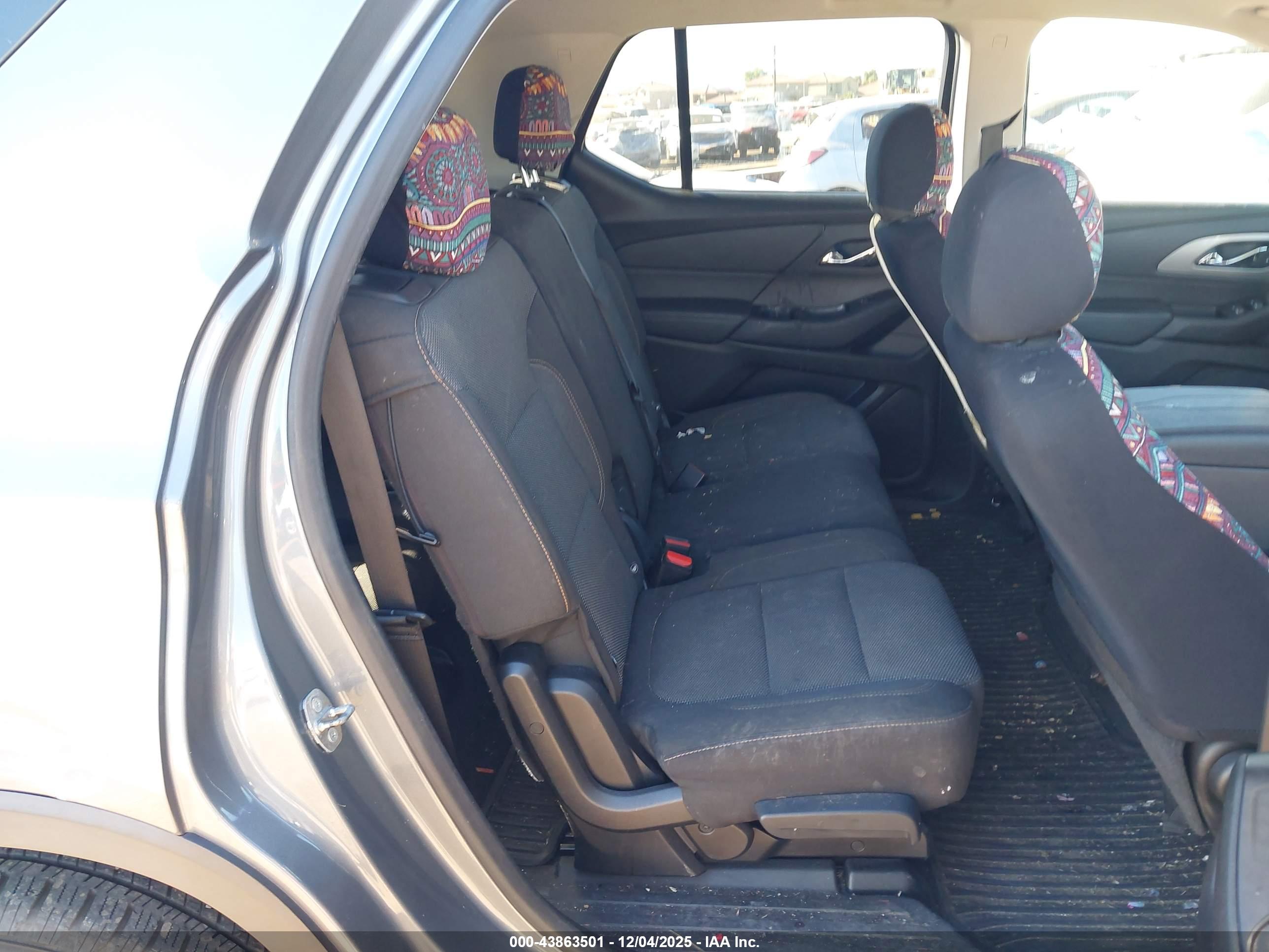 CHEVROLET TRAVERSE image 8