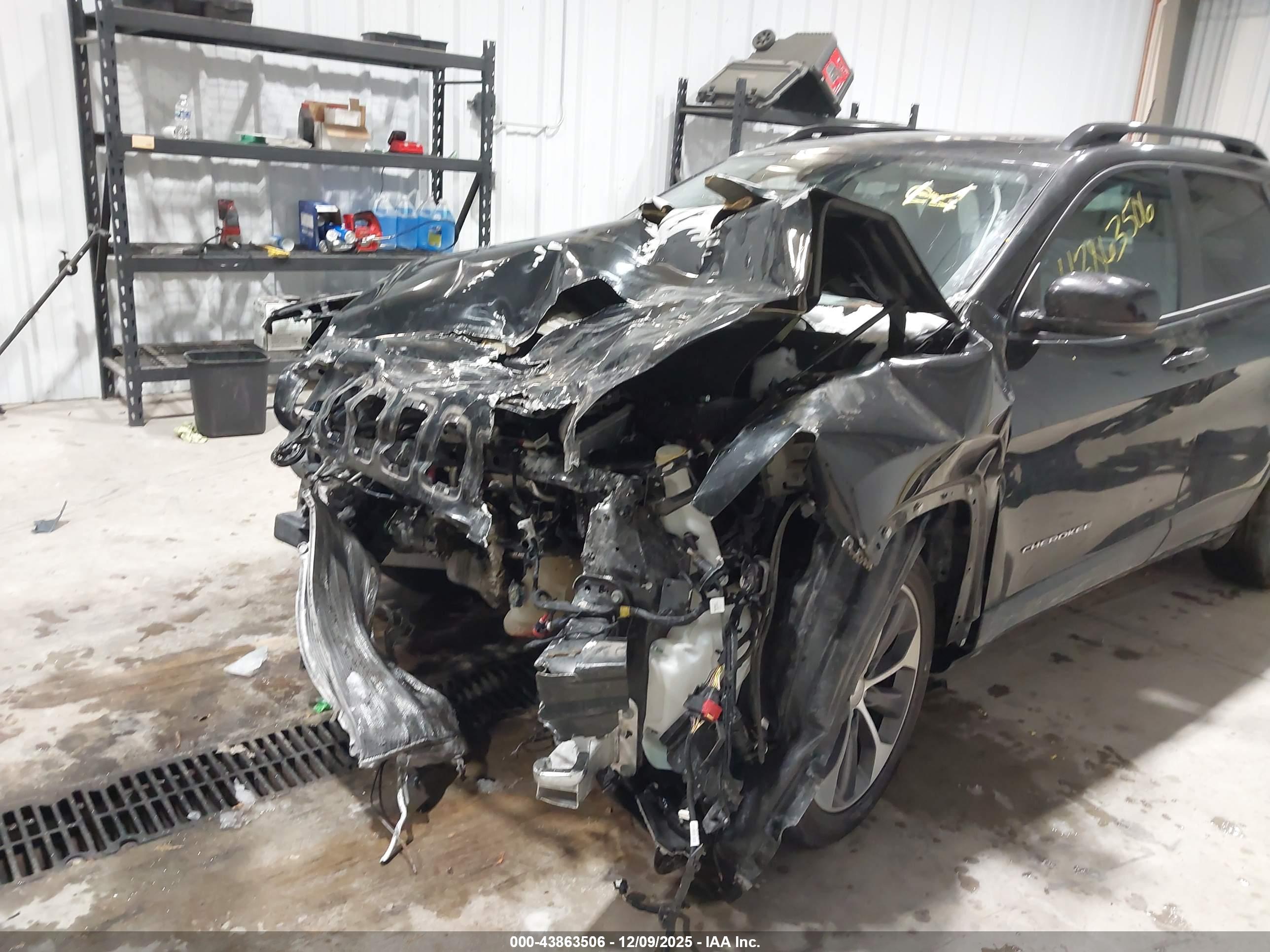 JEEP CHEROKEE image 6