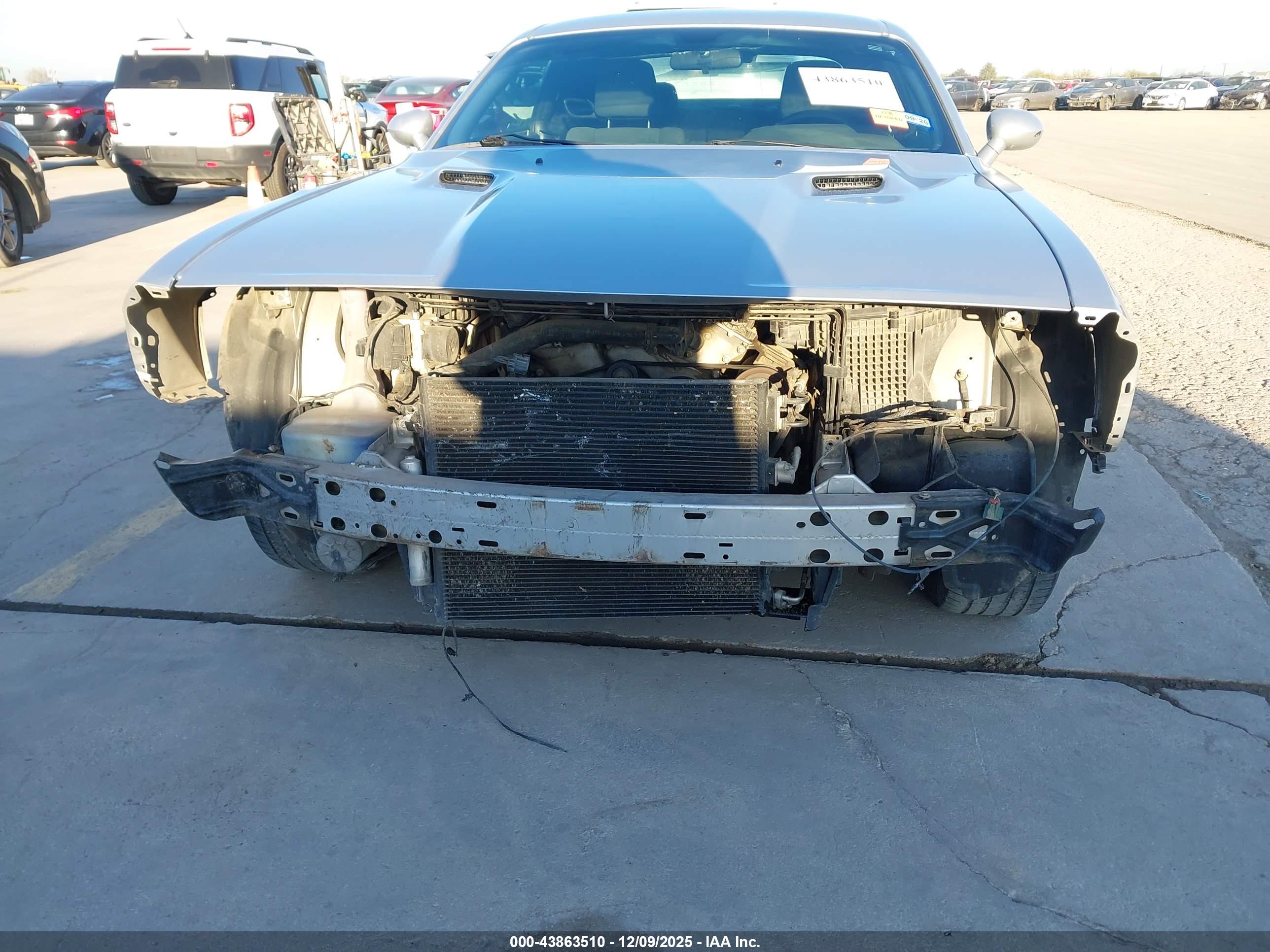 DODGE CHALLENGER image 6