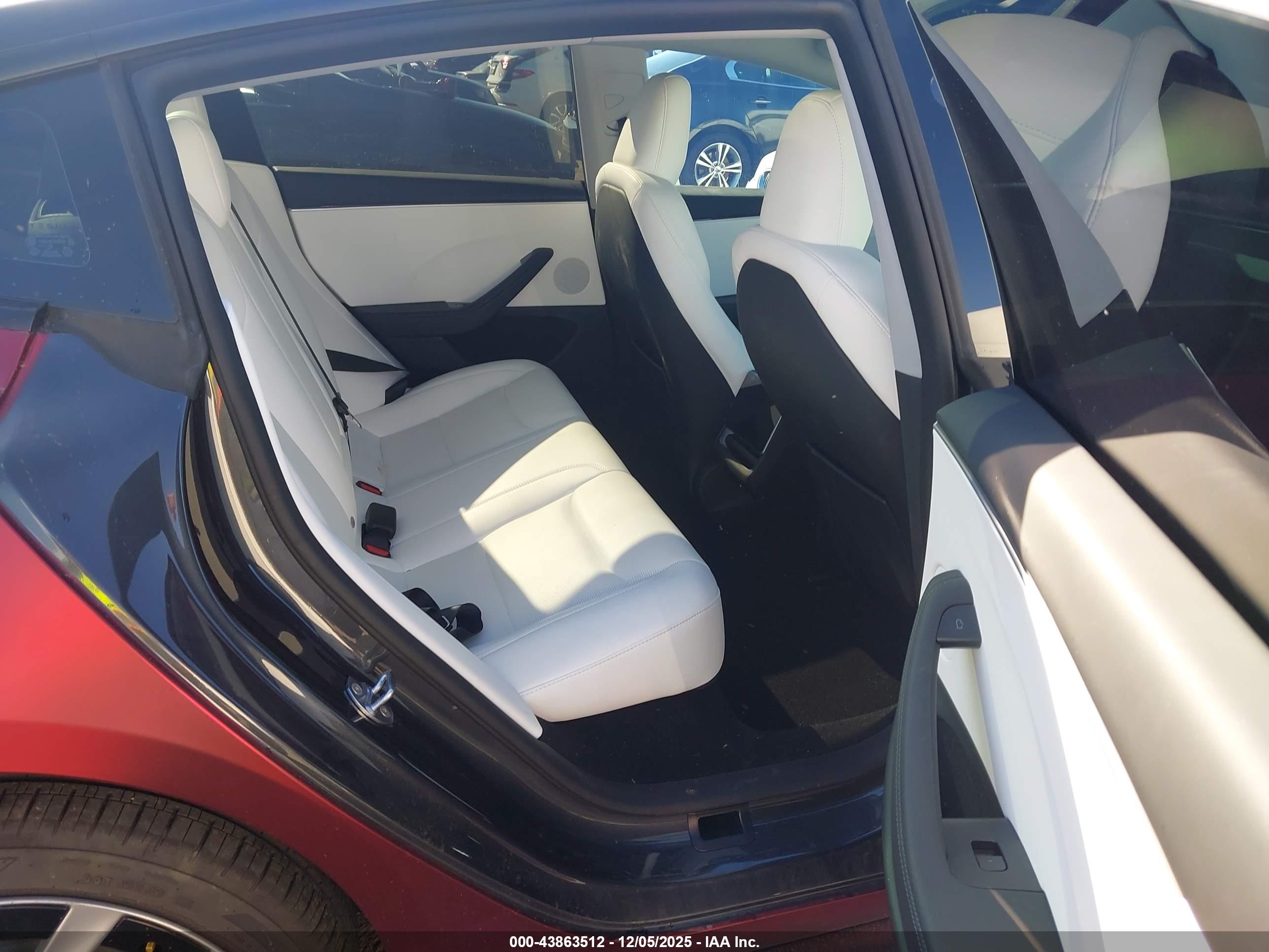TESLA MODEL image 8