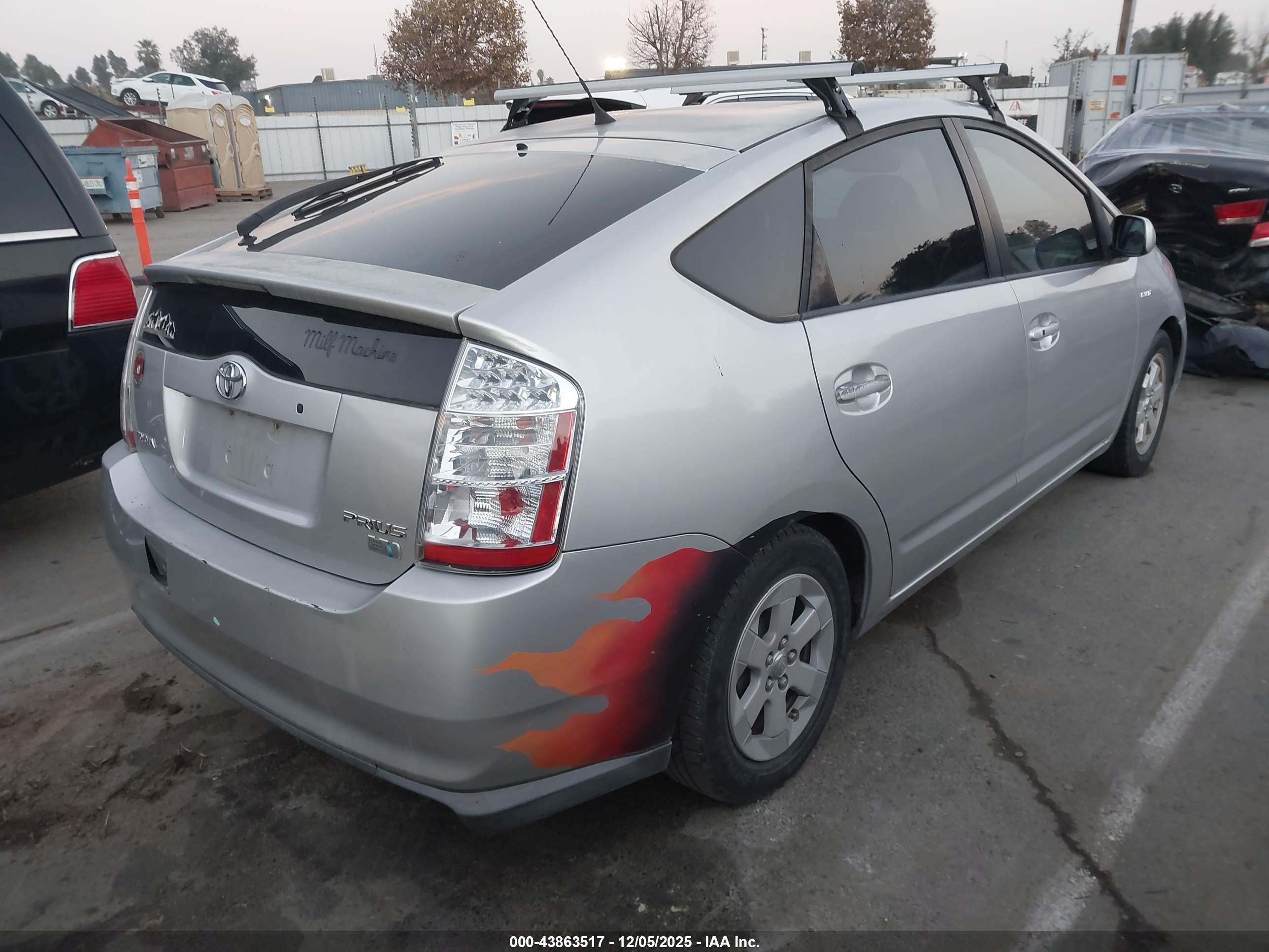 TOYOTA PRIUS image 4