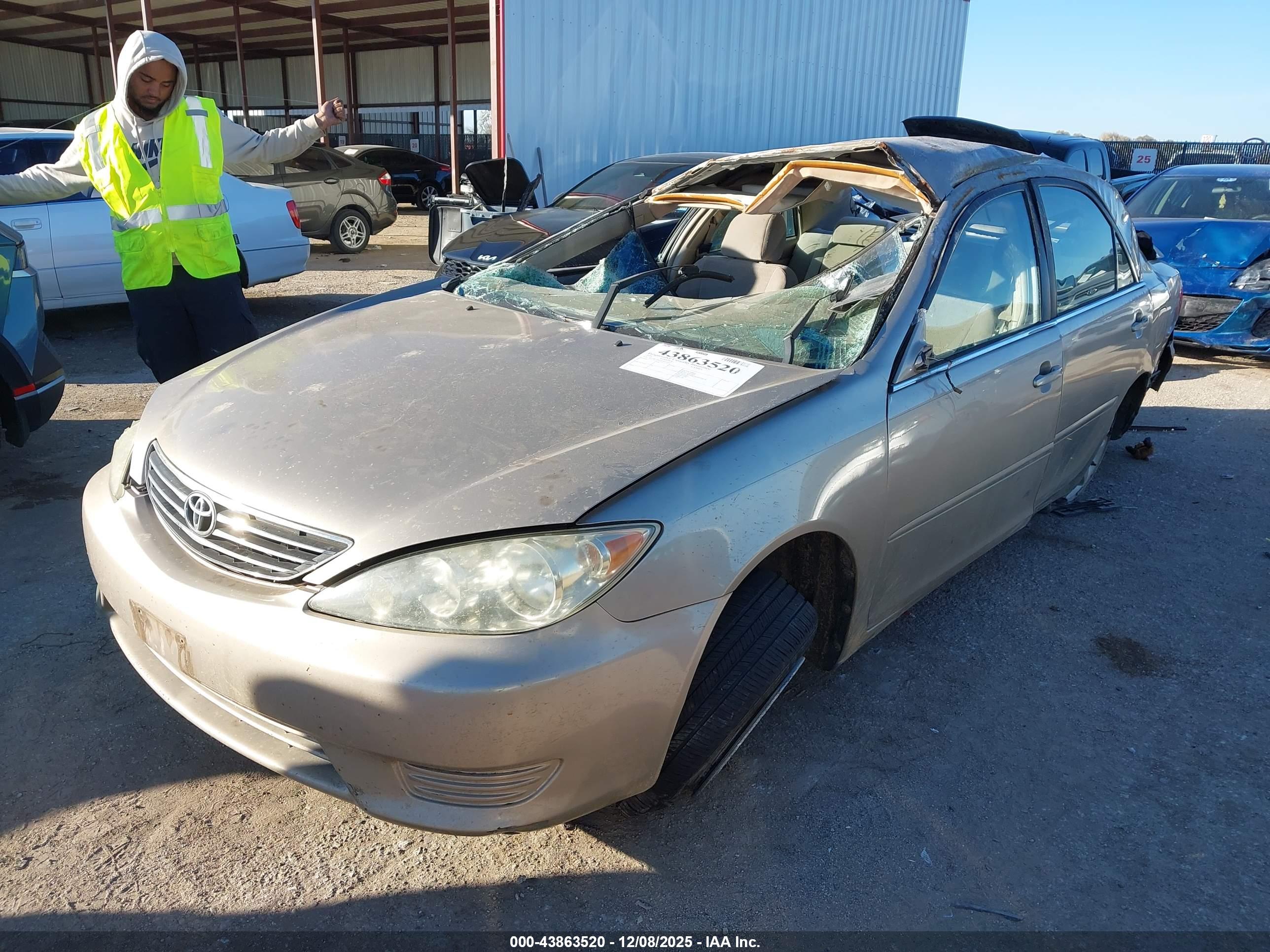 TOYOTA CAMRY image 2