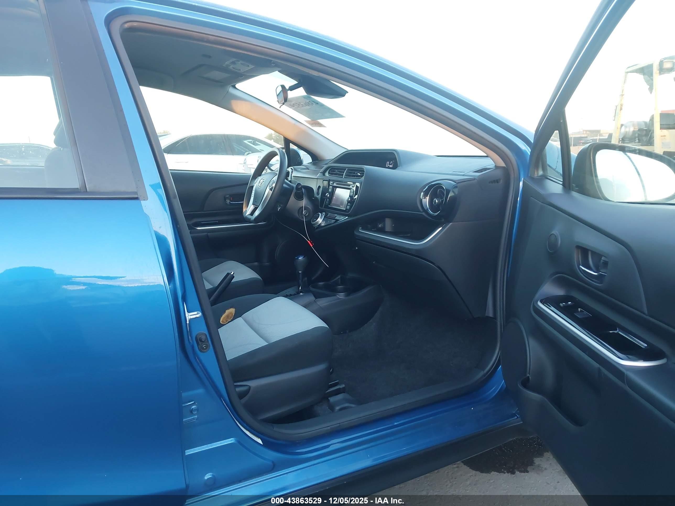 TOYOTA PRIUS image 5