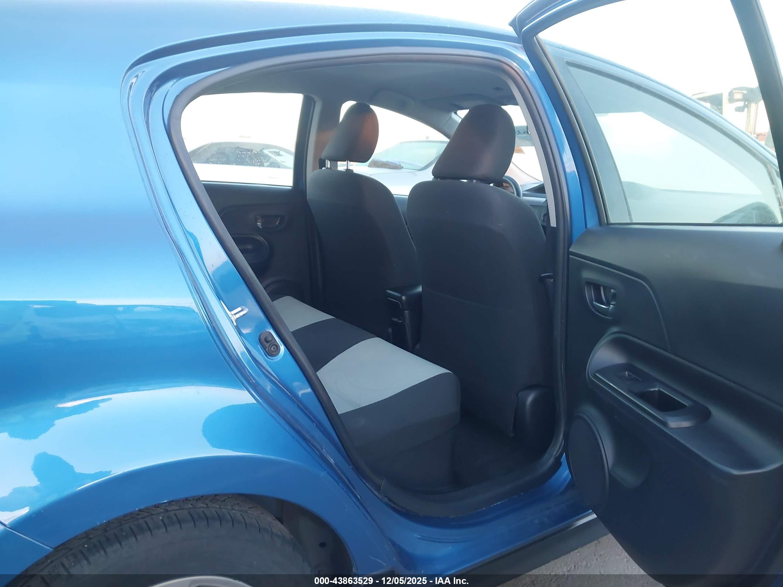 TOYOTA PRIUS image 8