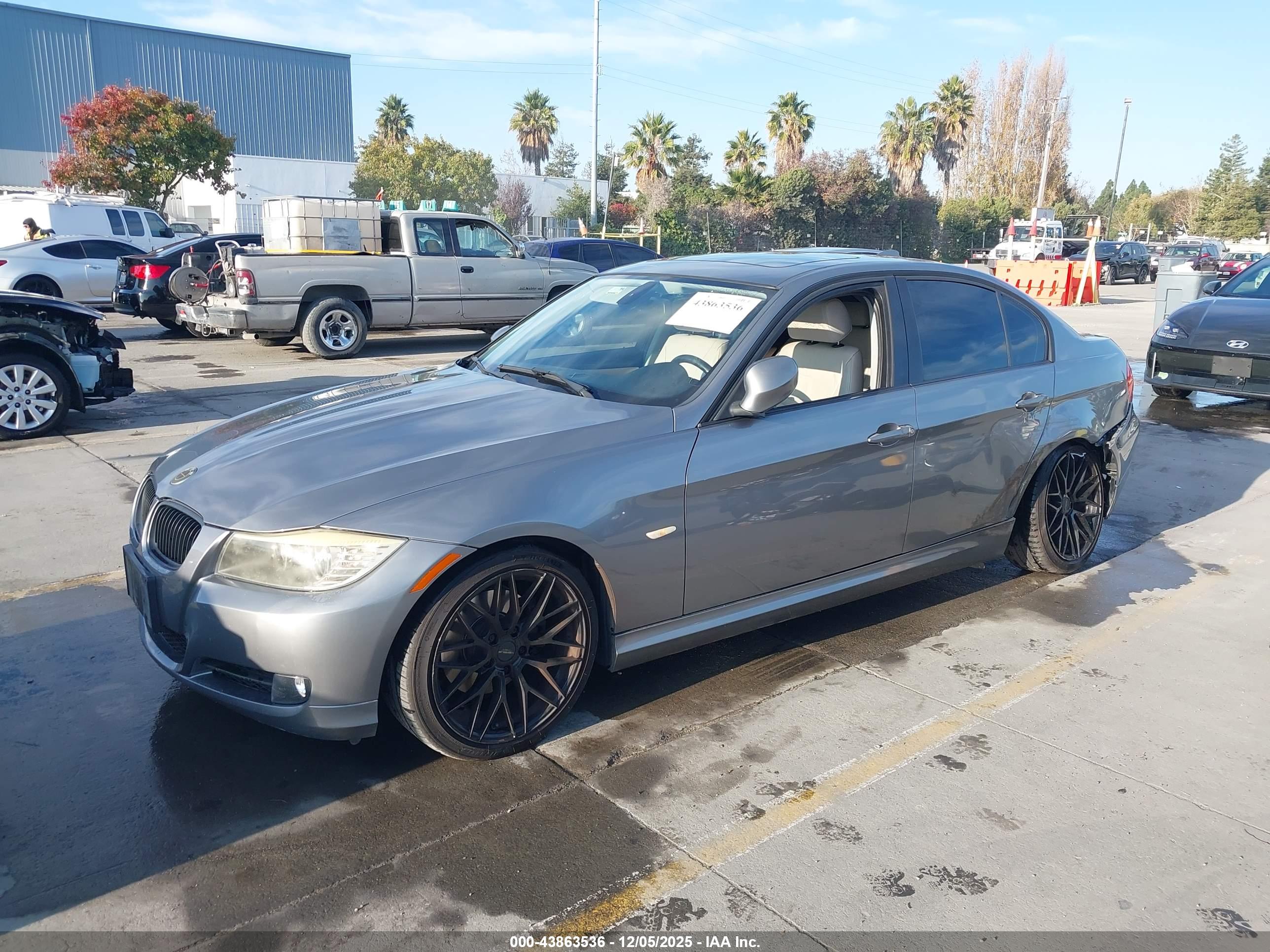 BMW 328I image 2
