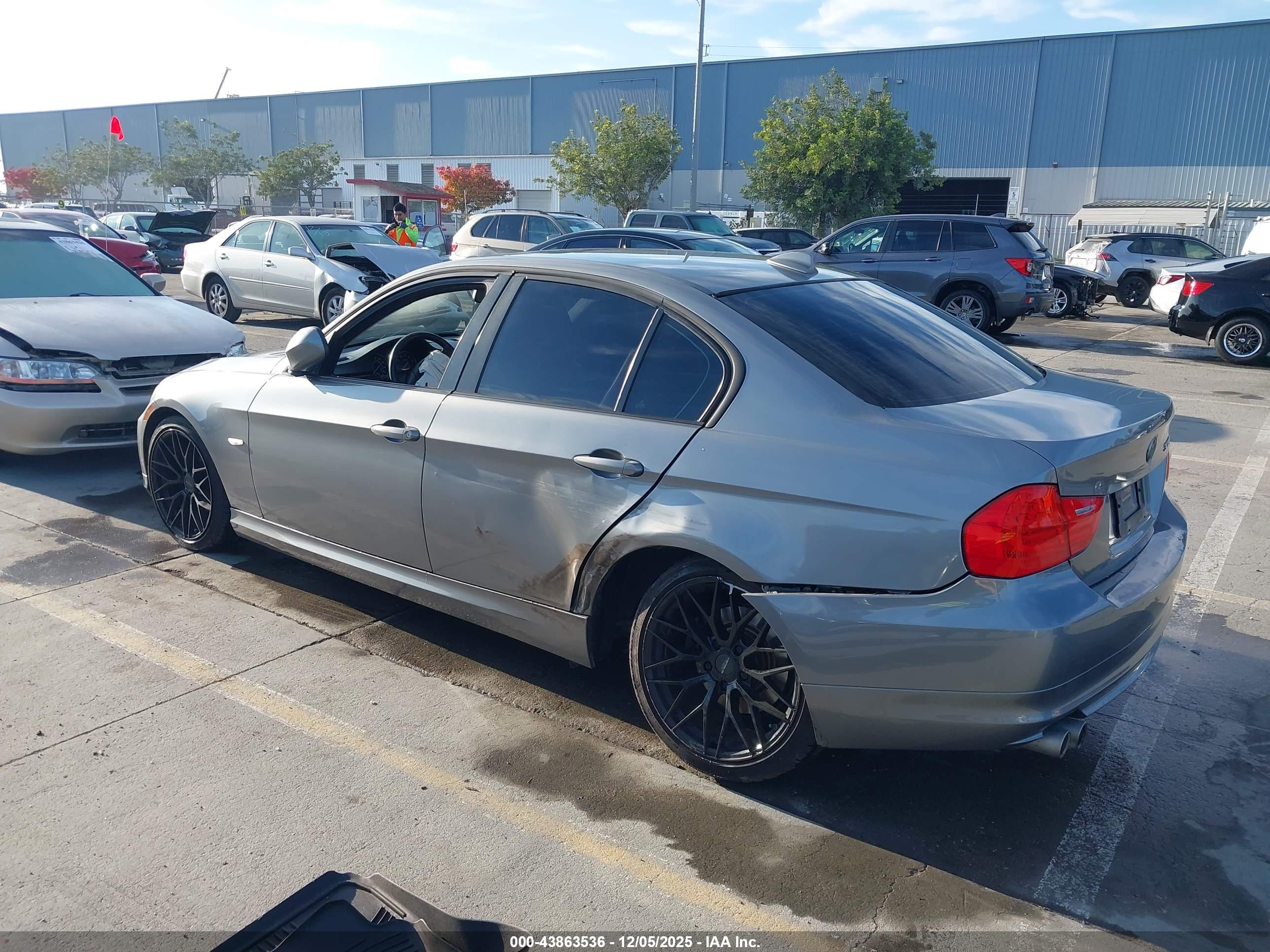 BMW 328I image 3