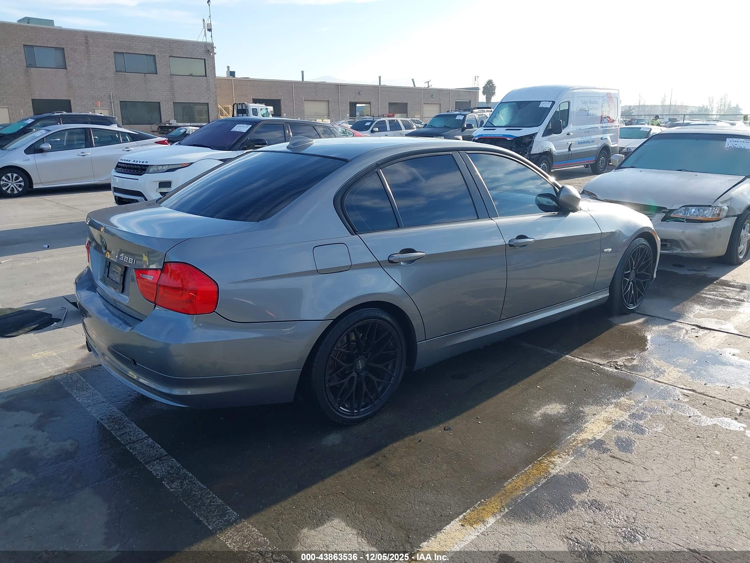 BMW 328I image 4