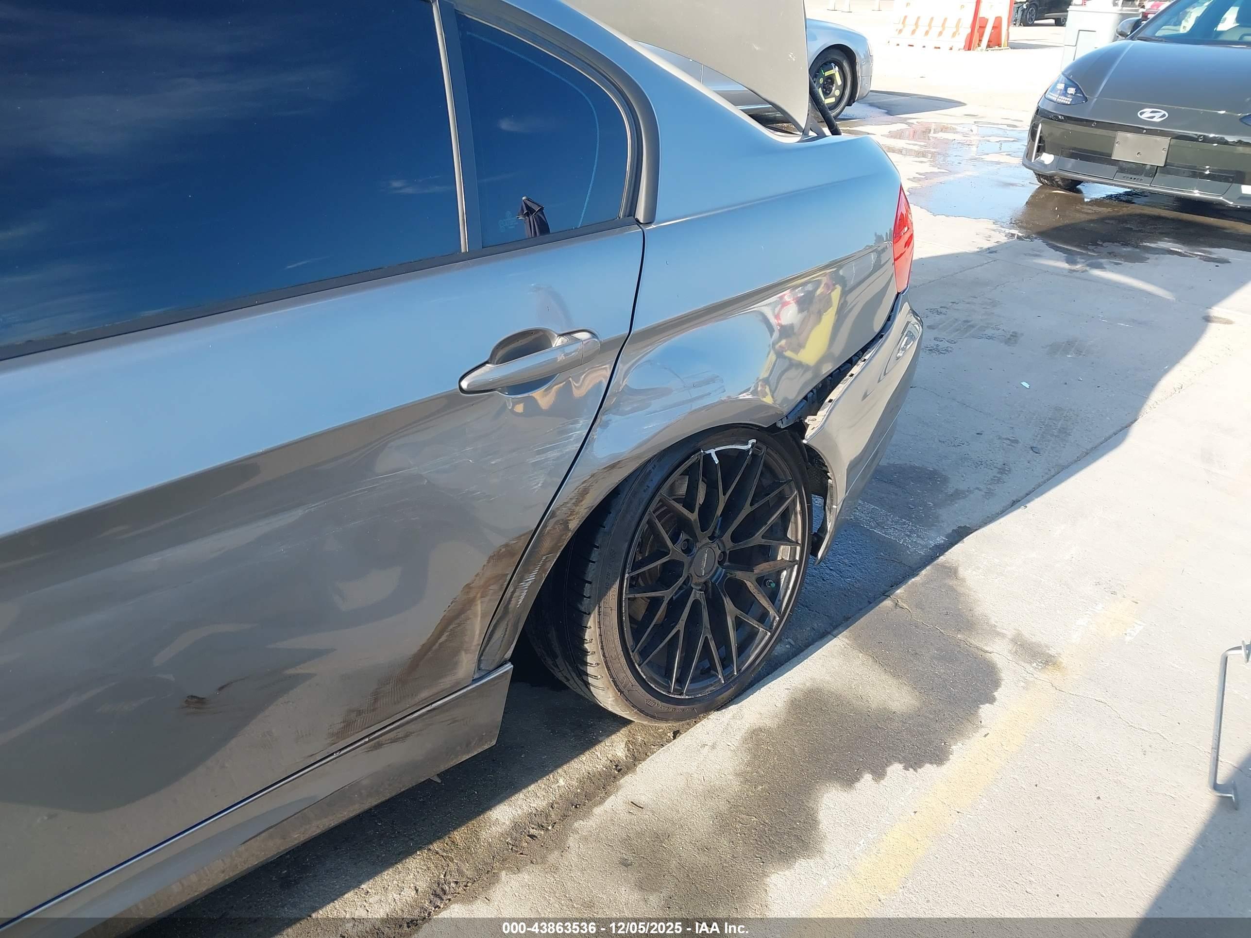 BMW 328I image 6