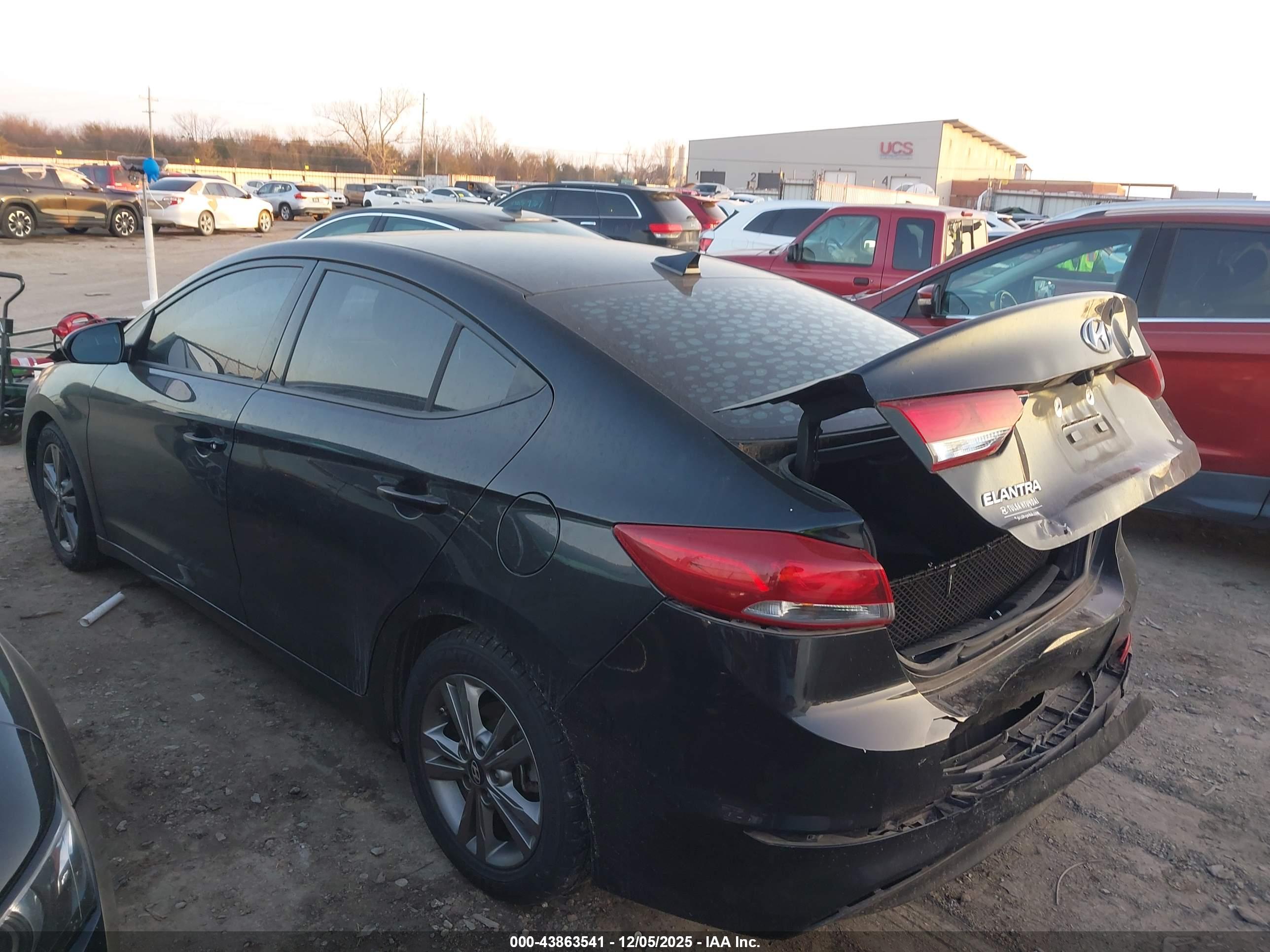 HYUNDAI ELANTRA image 3