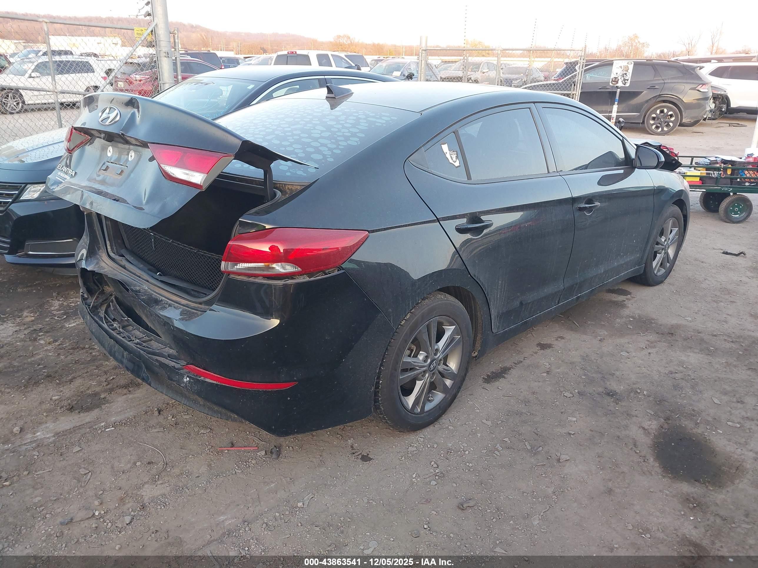 HYUNDAI ELANTRA image 4