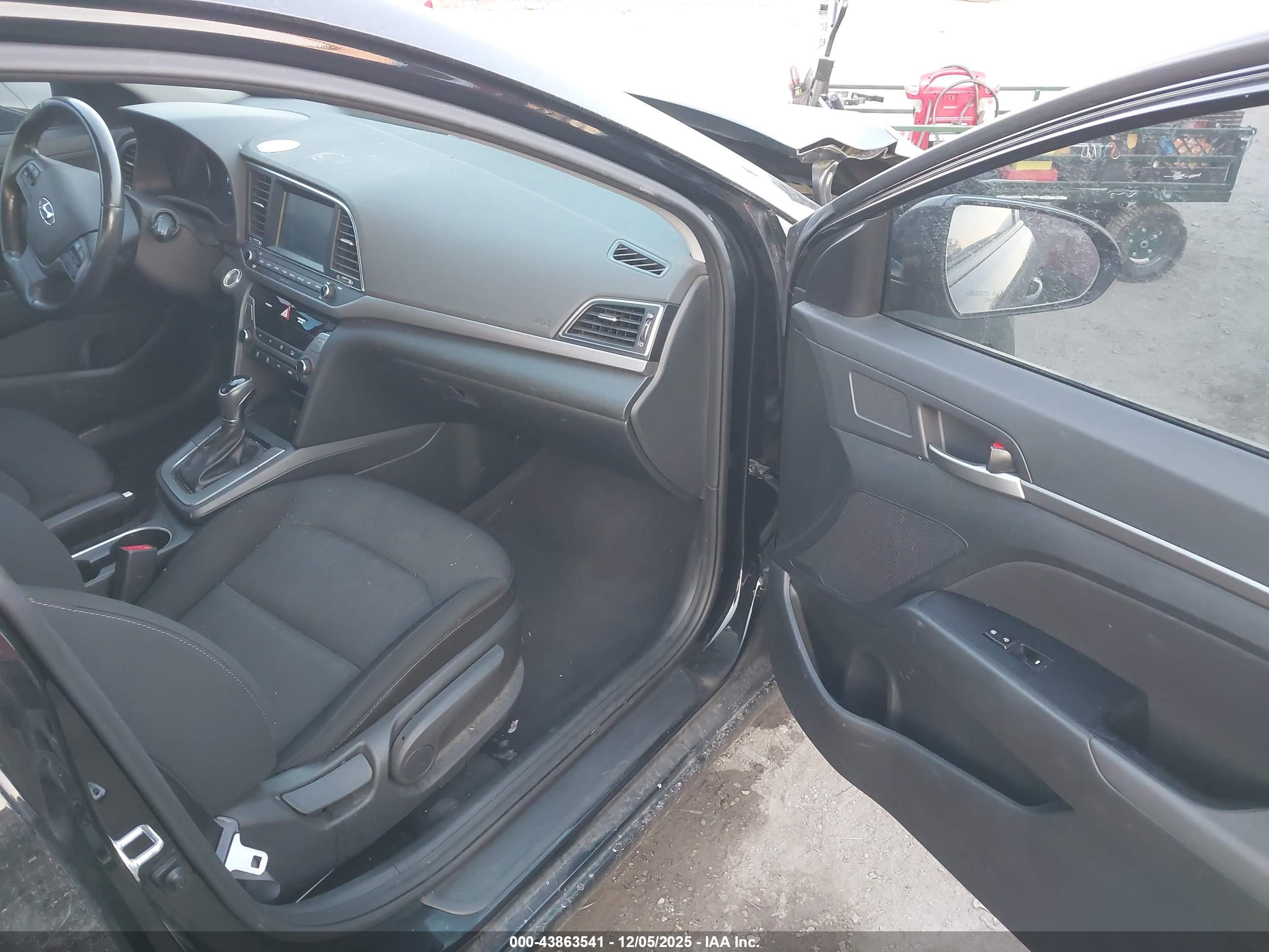 HYUNDAI ELANTRA image 5