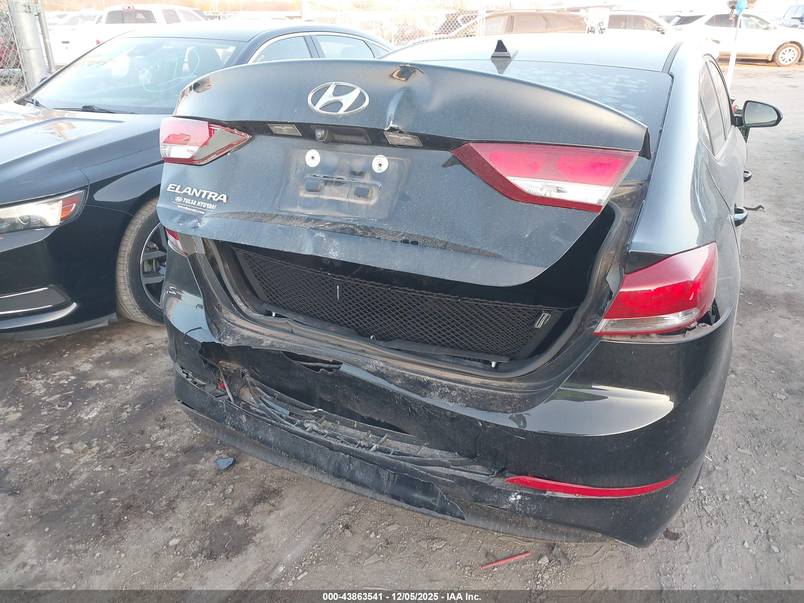 HYUNDAI ELANTRA image 6