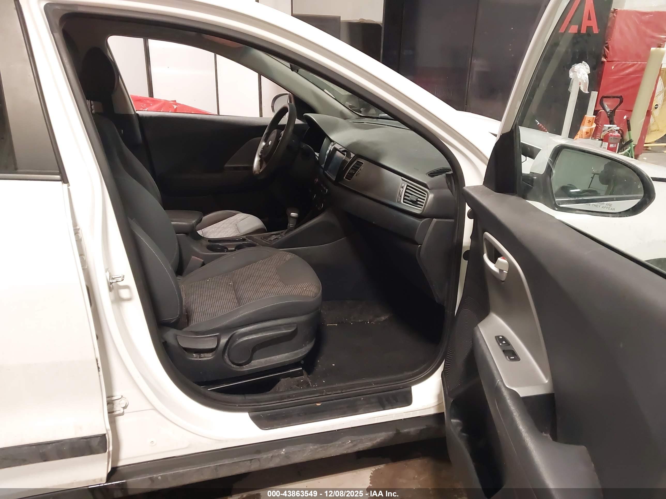 KIA NIRO image 5