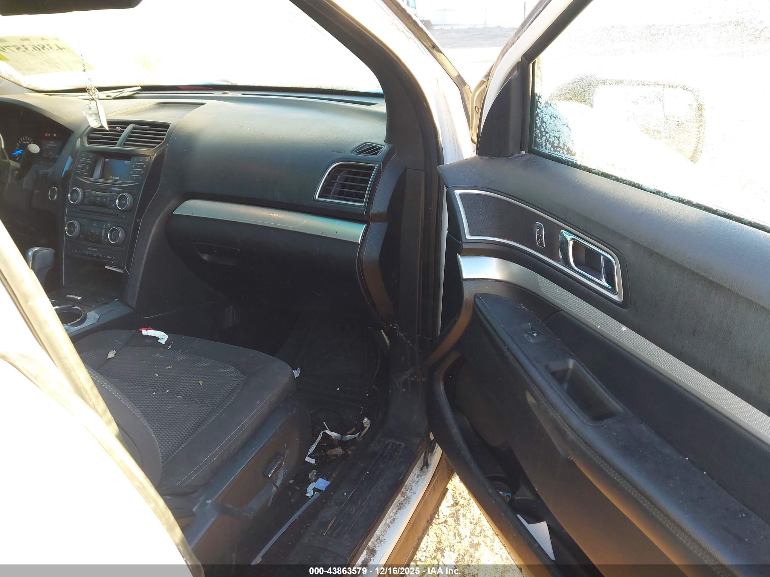 FORD EXPLORER image 5