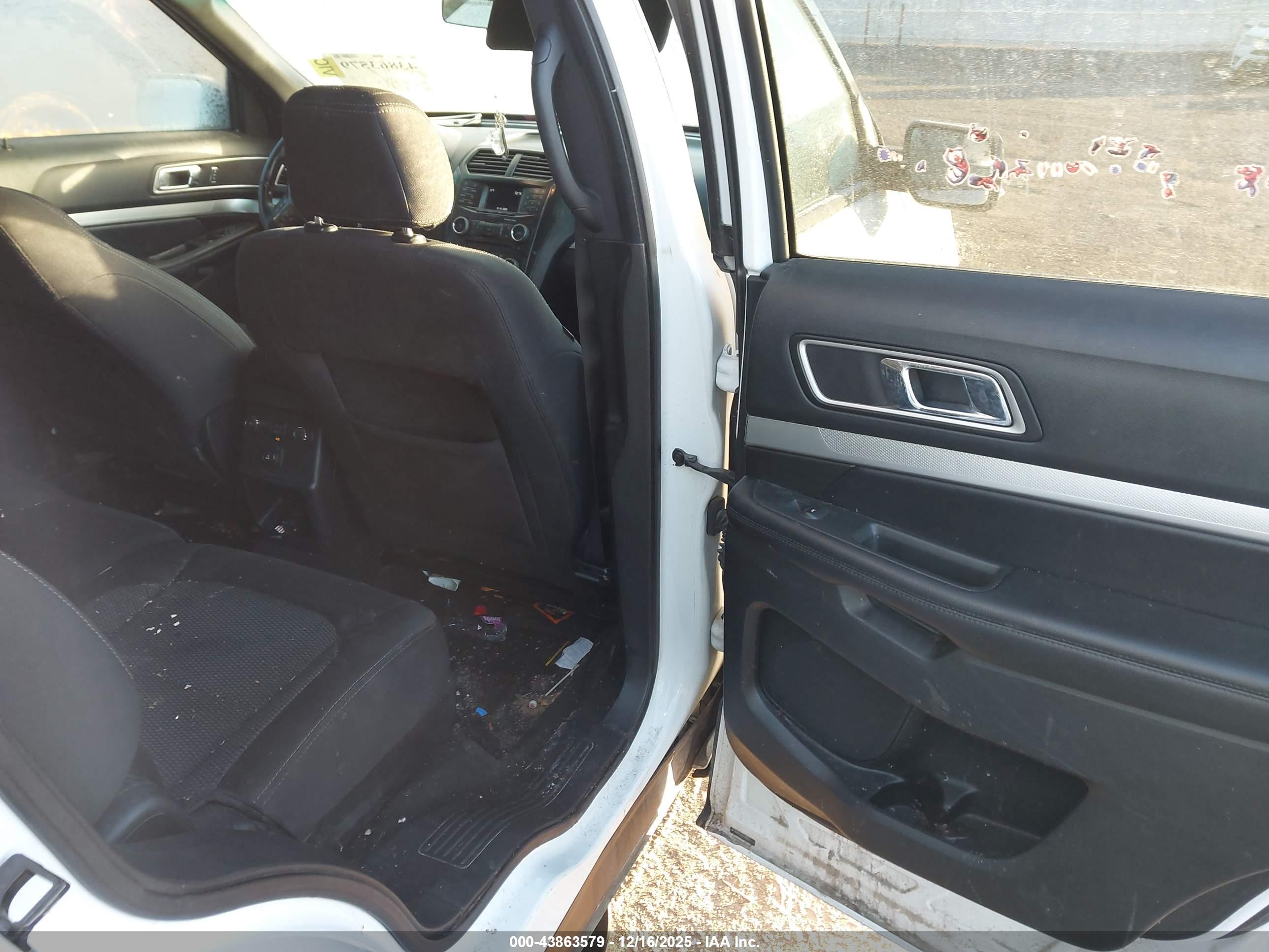 FORD EXPLORER image 8