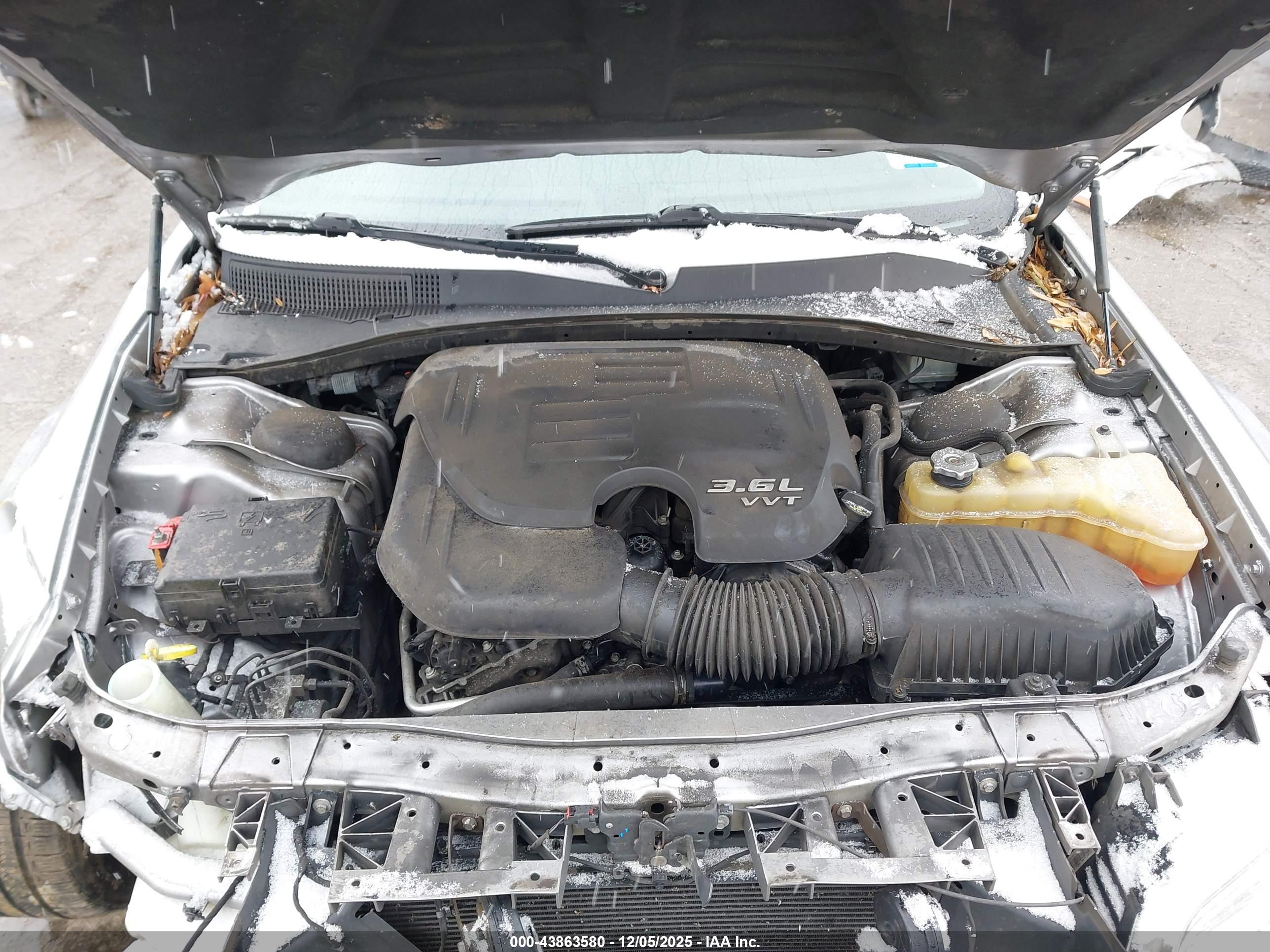 CHRYSLER 300 image 10