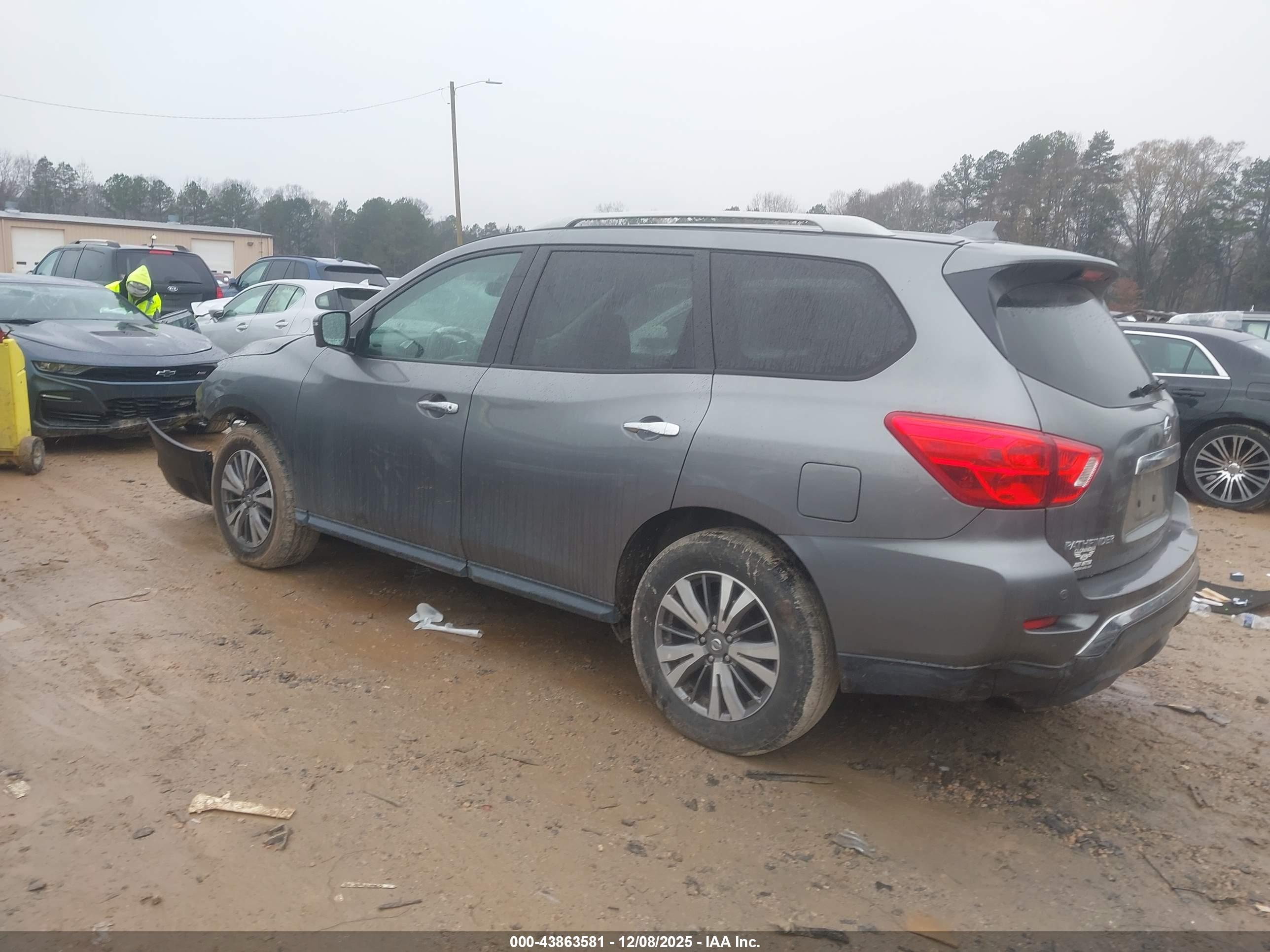 NISSAN PATHFINDER image 3