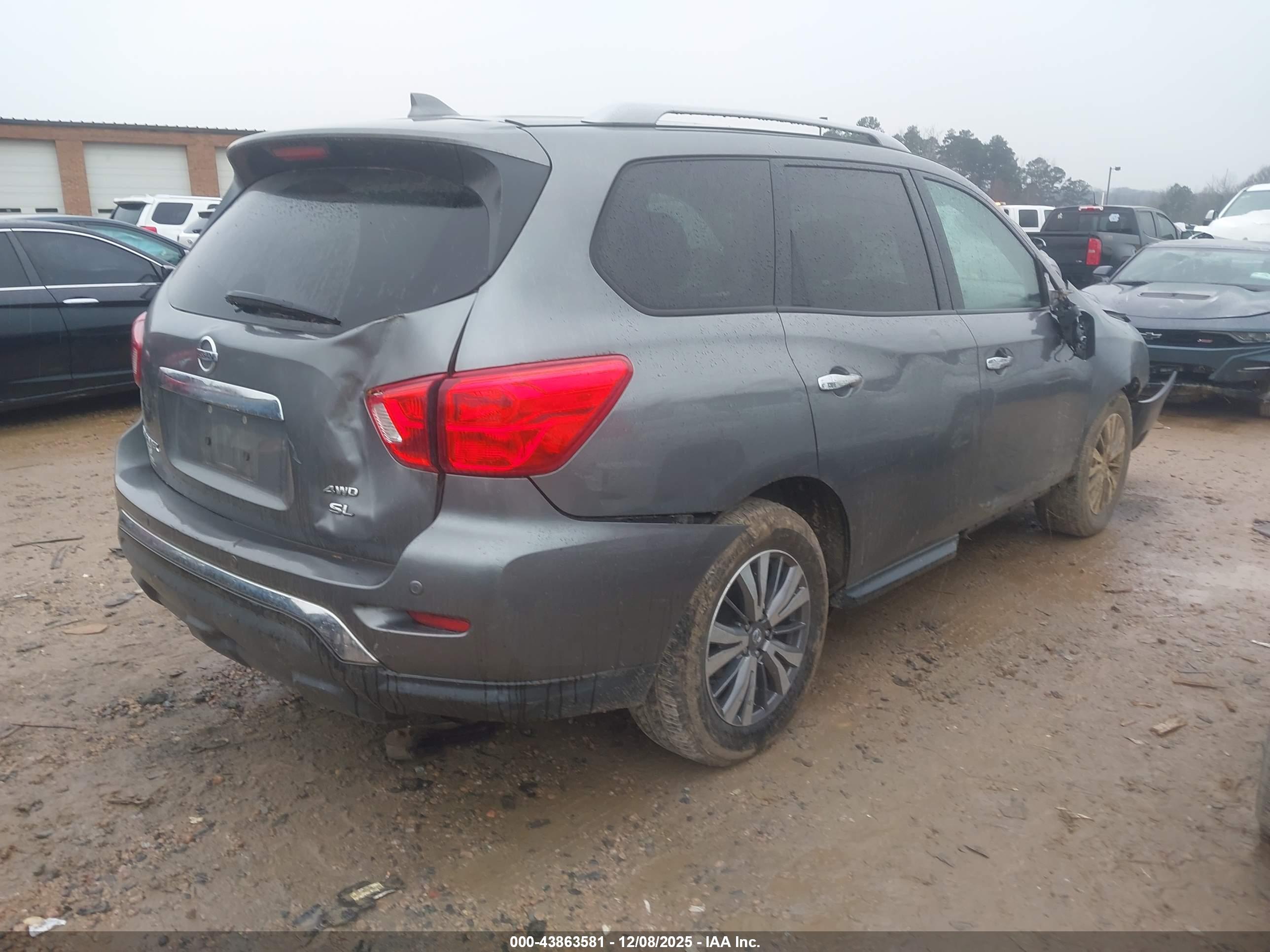 NISSAN PATHFINDER image 4