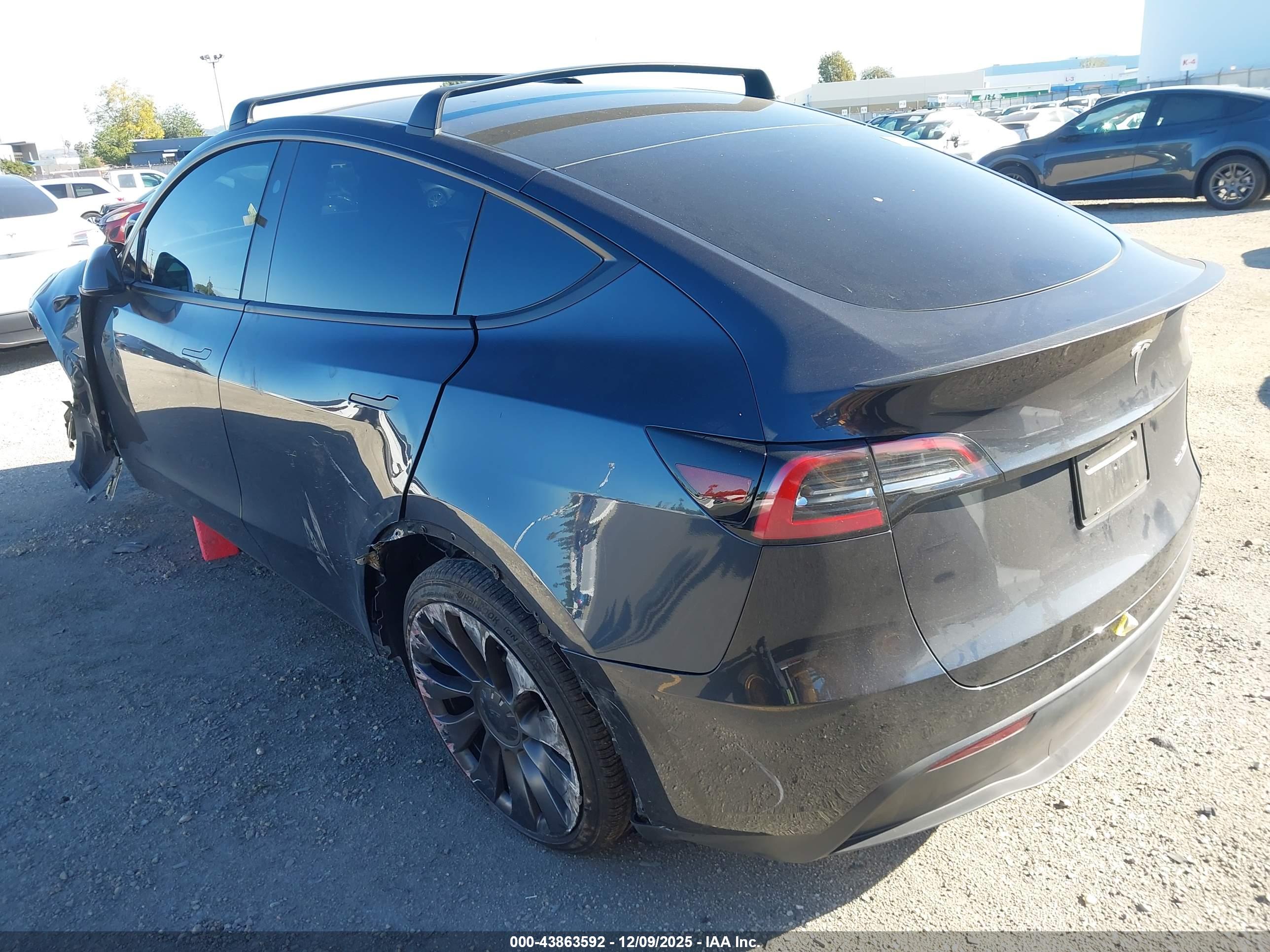 TESLA MODEL image 3