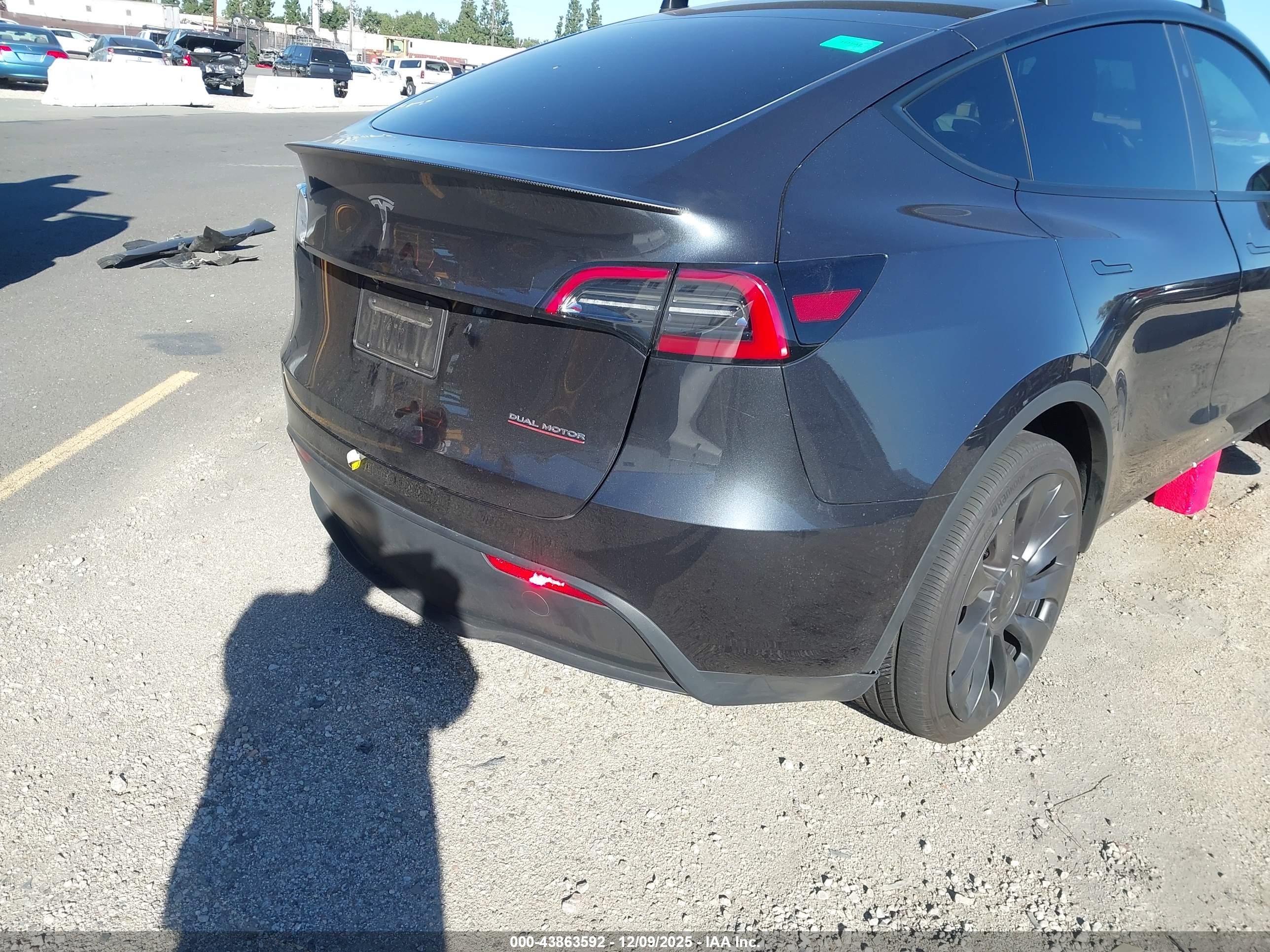 TESLA MODEL image 4