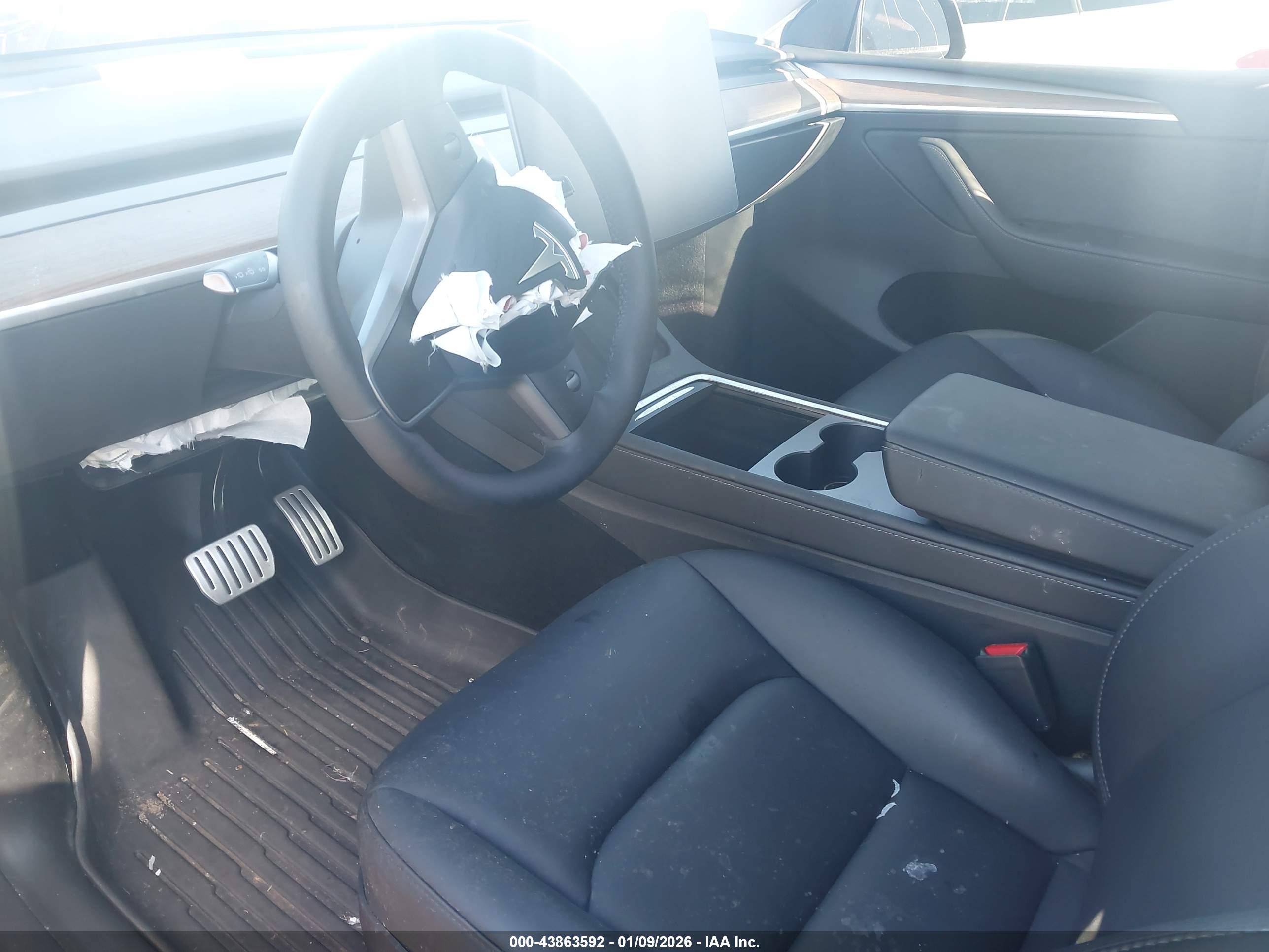 TESLA MODEL image 5