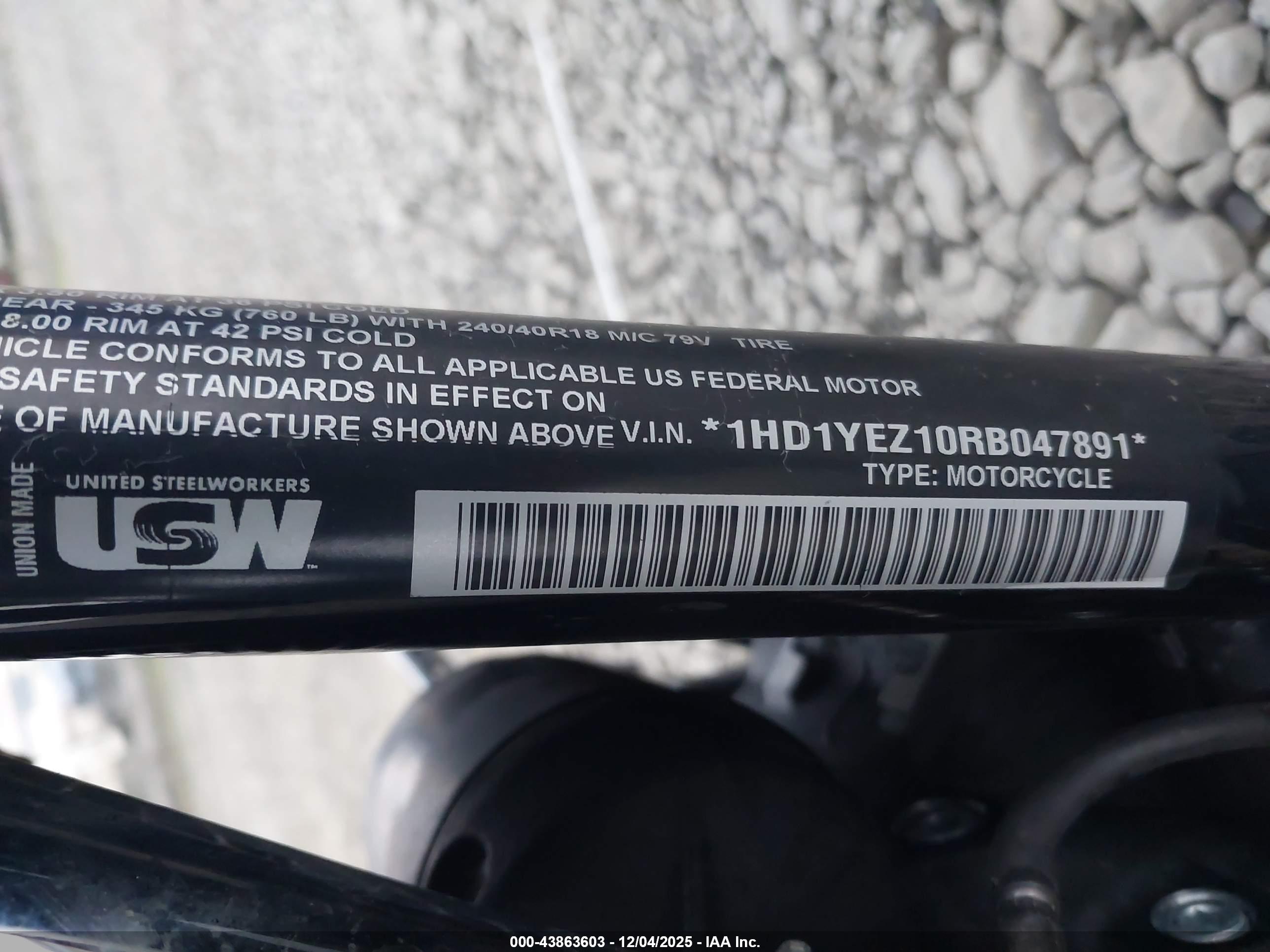 HARLEY-DAVIDSON FXBR image 10