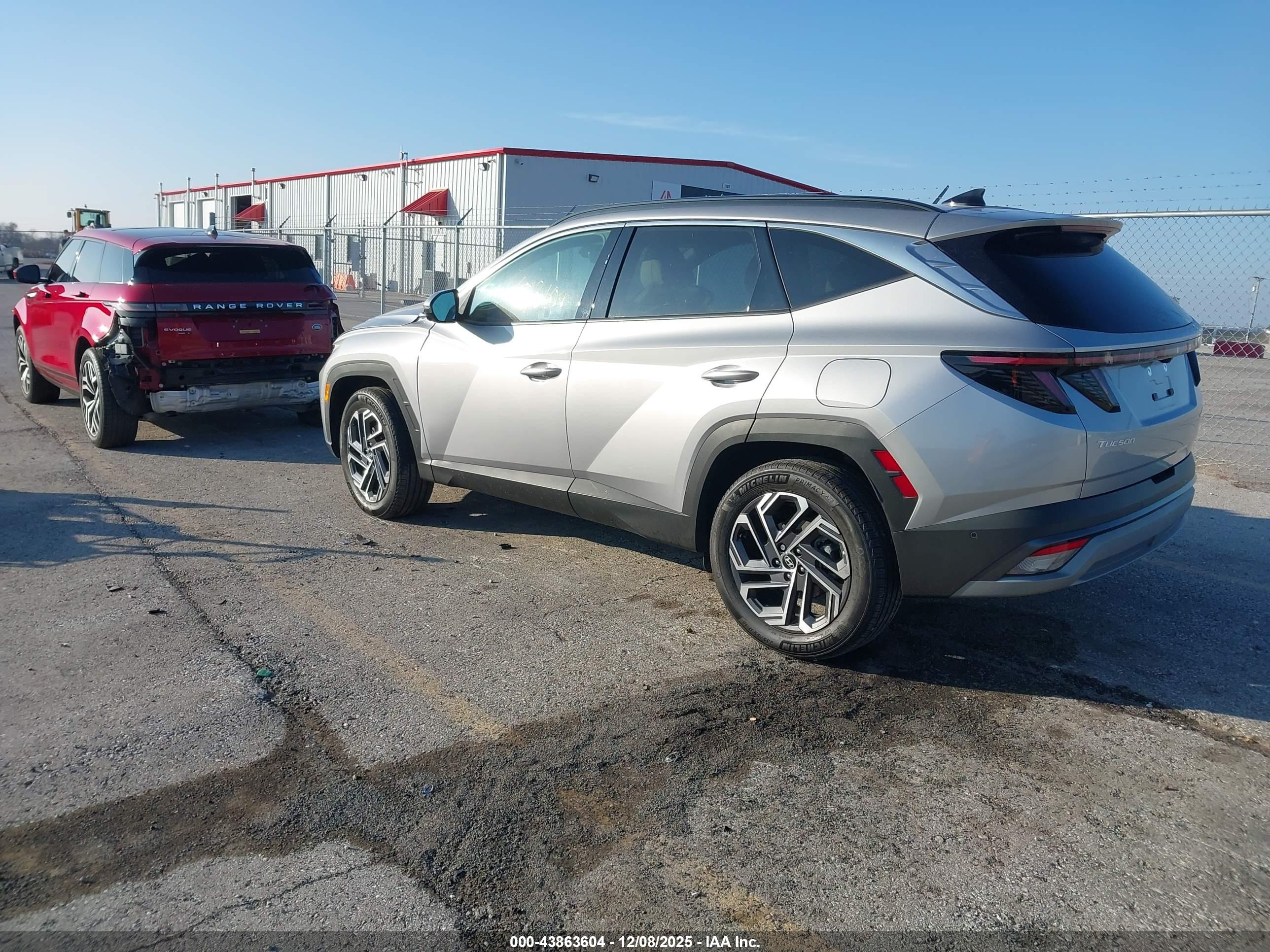 HYUNDAI TUCSON image 3