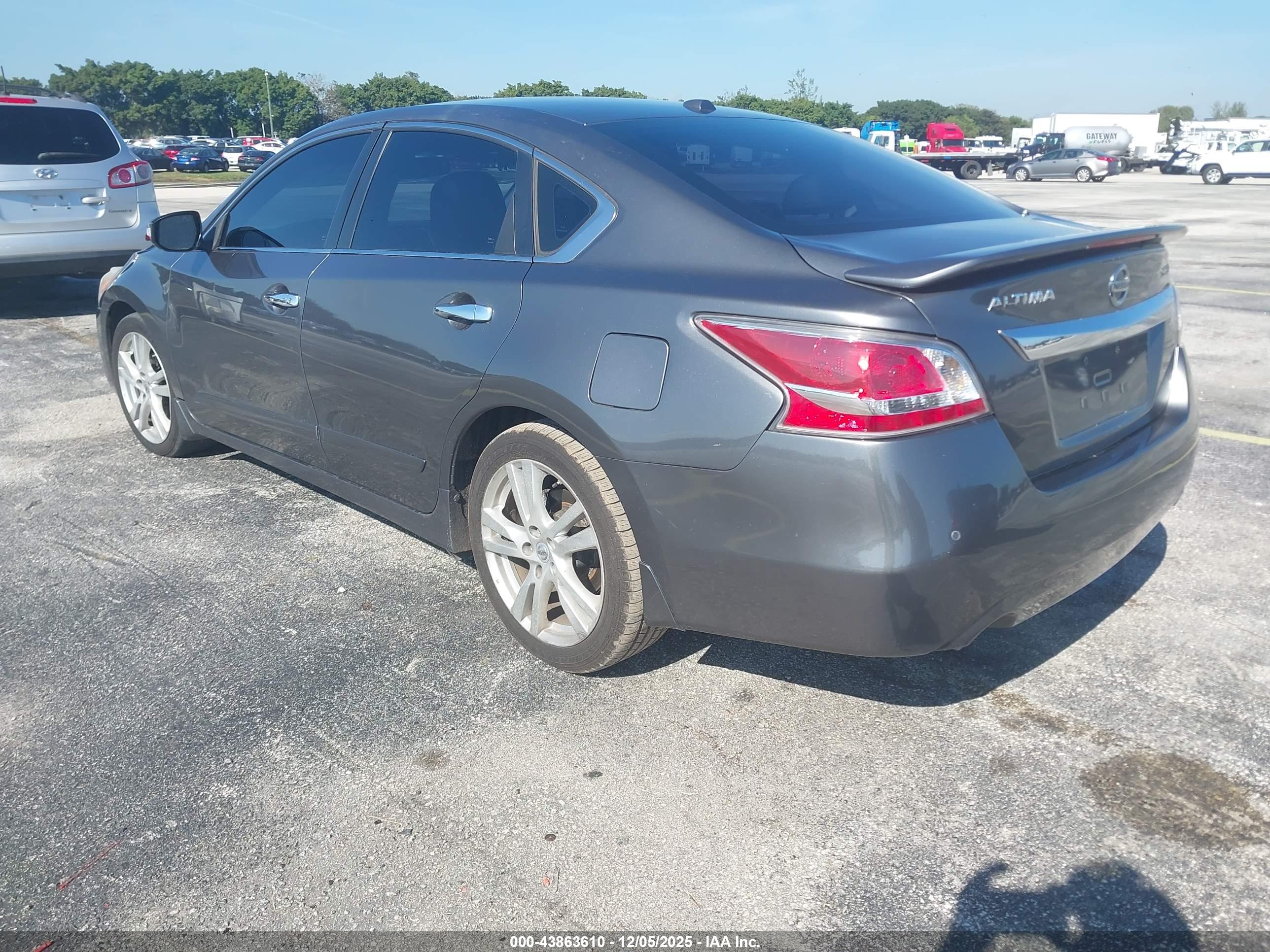 NISSAN ALTIMA image 3