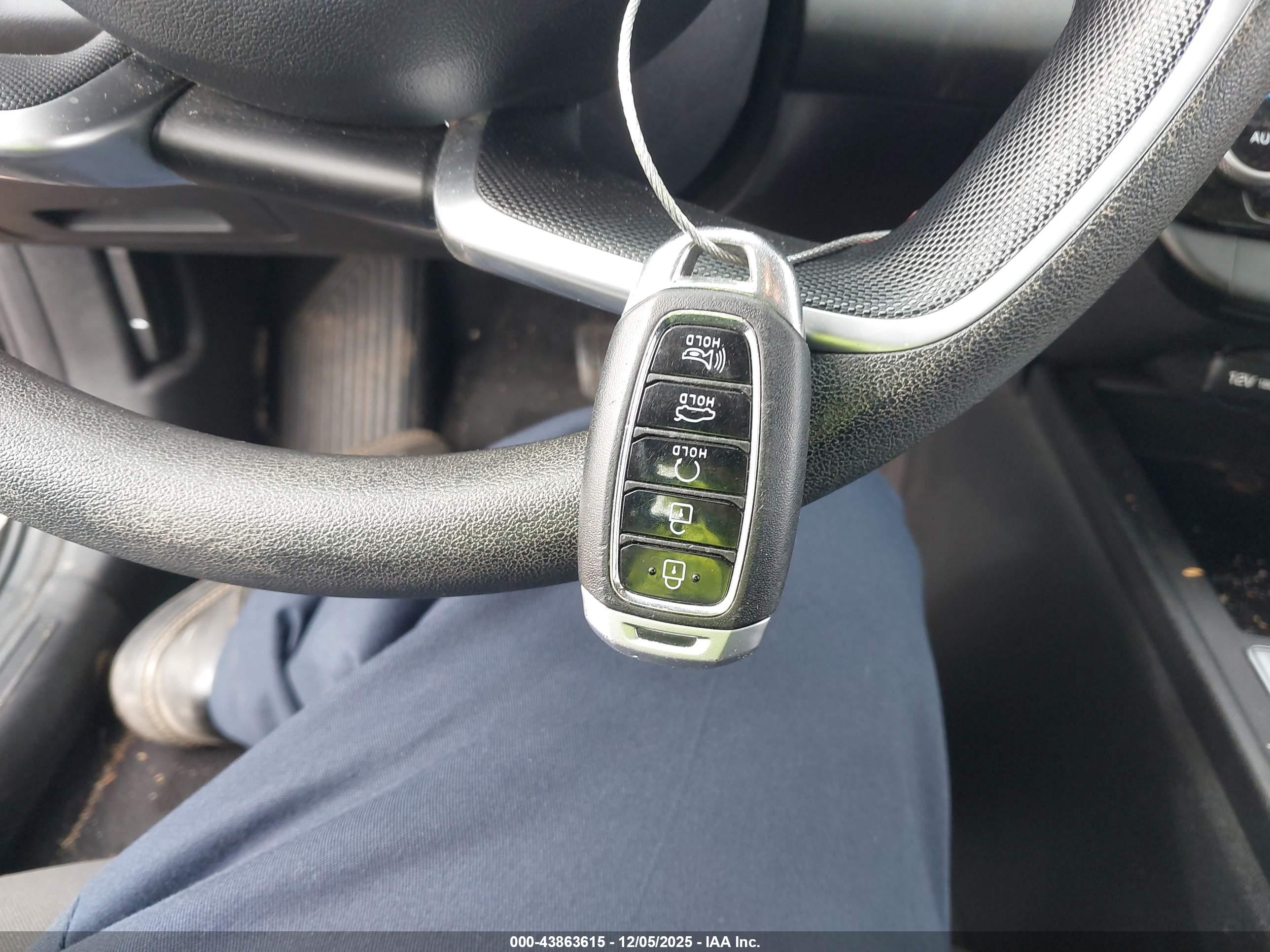 HYUNDAI ELANTRA image 11
