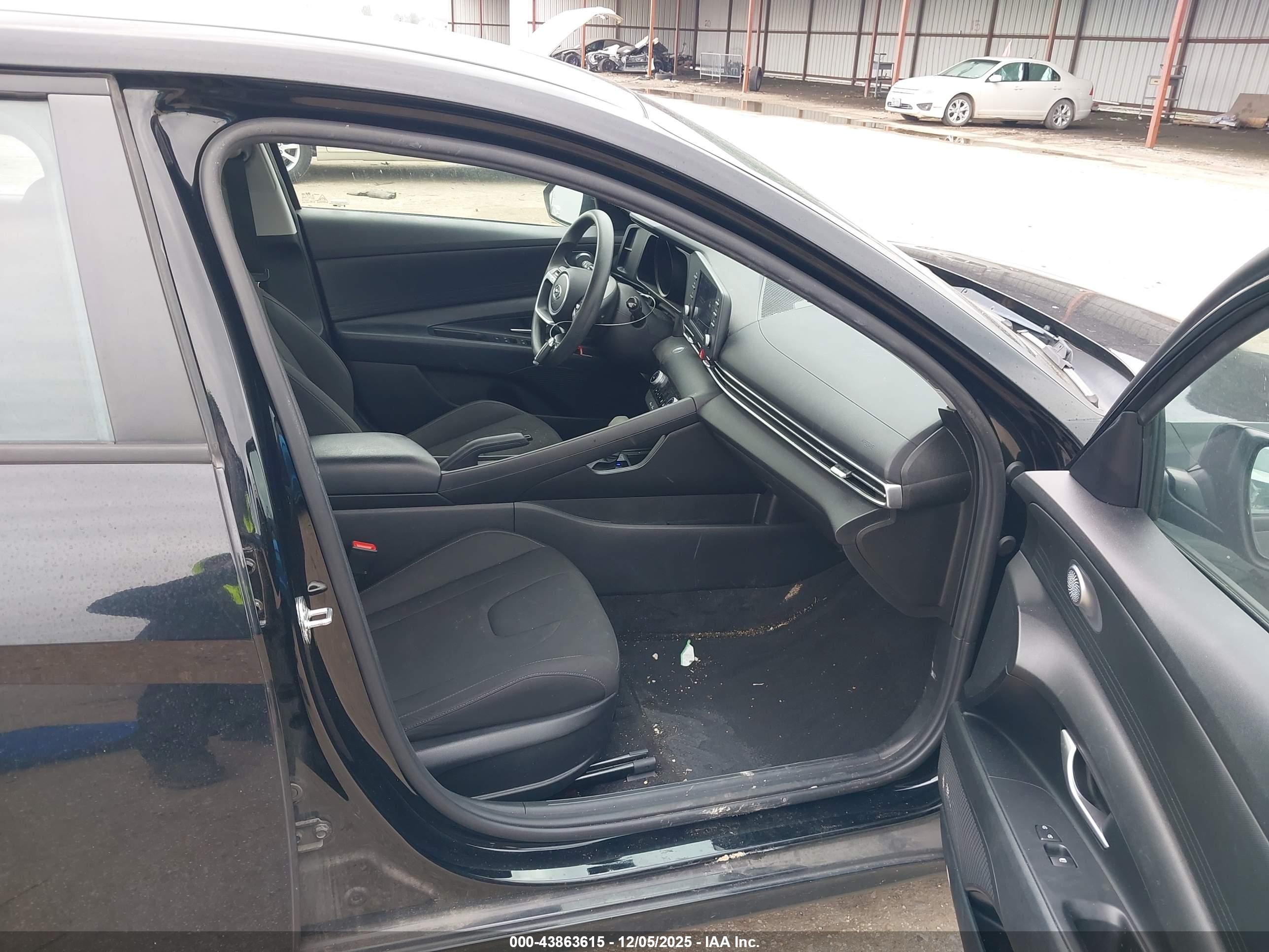 HYUNDAI ELANTRA image 5