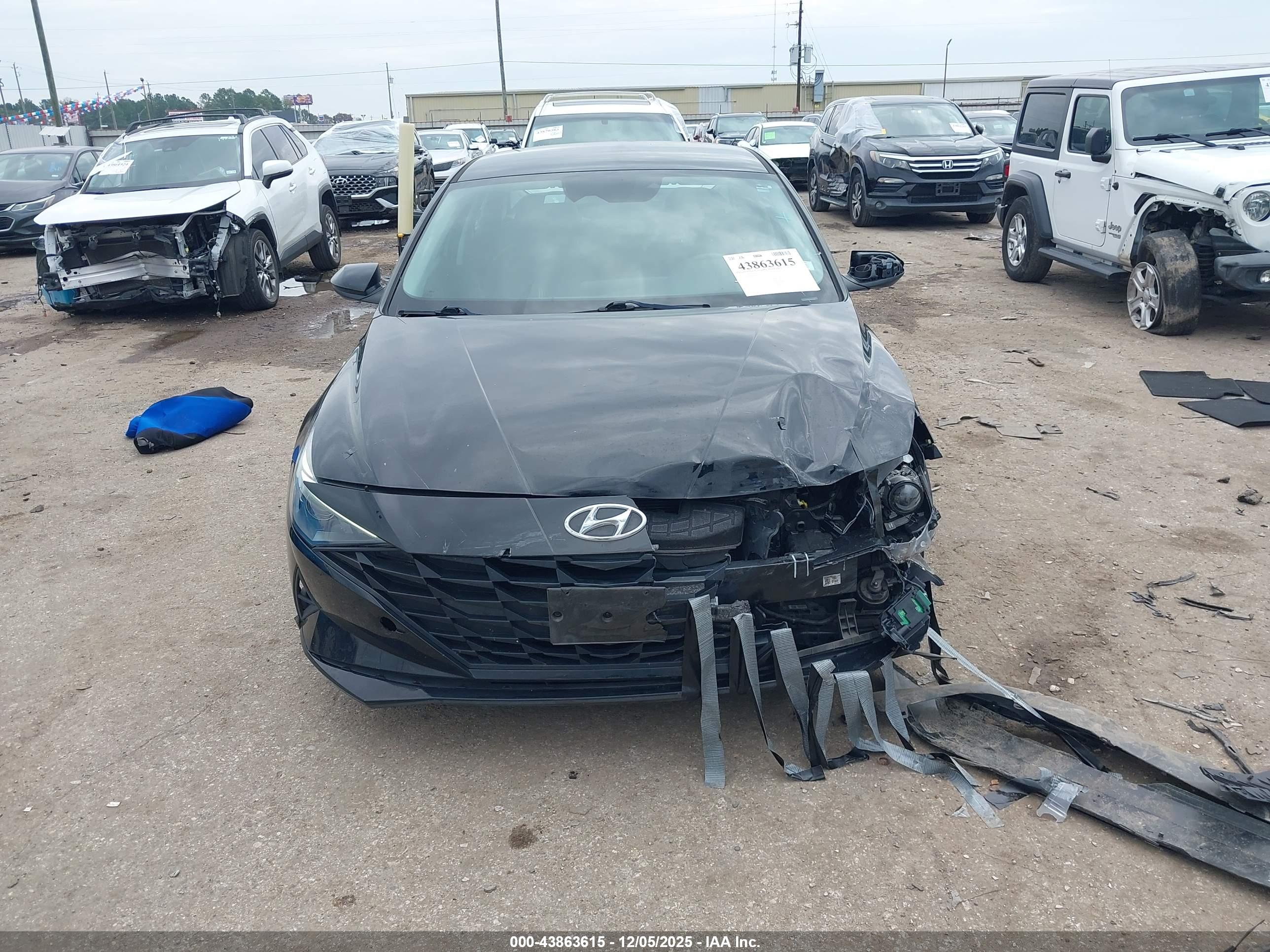 HYUNDAI ELANTRA image 6