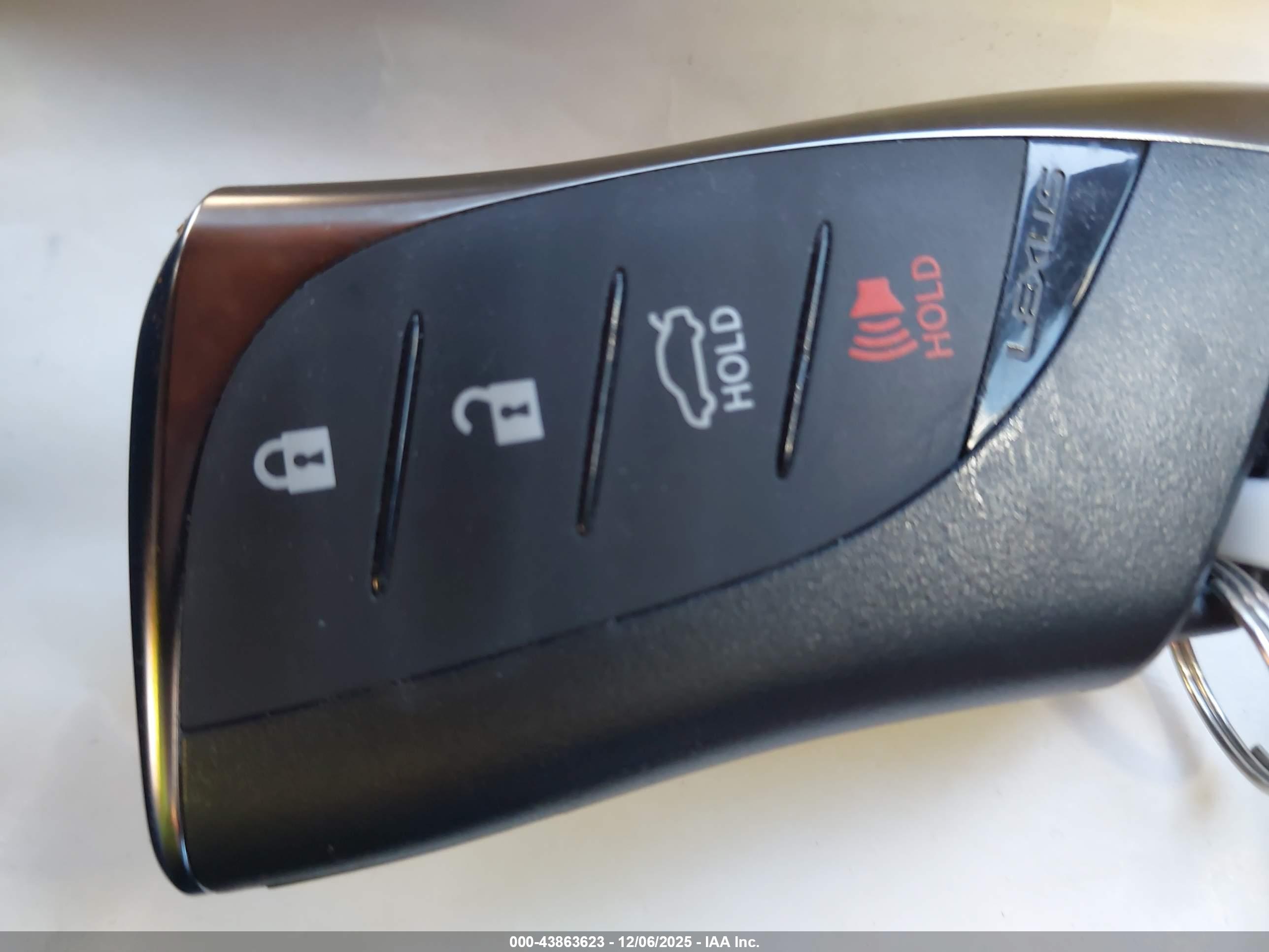LEXUS ES image 11