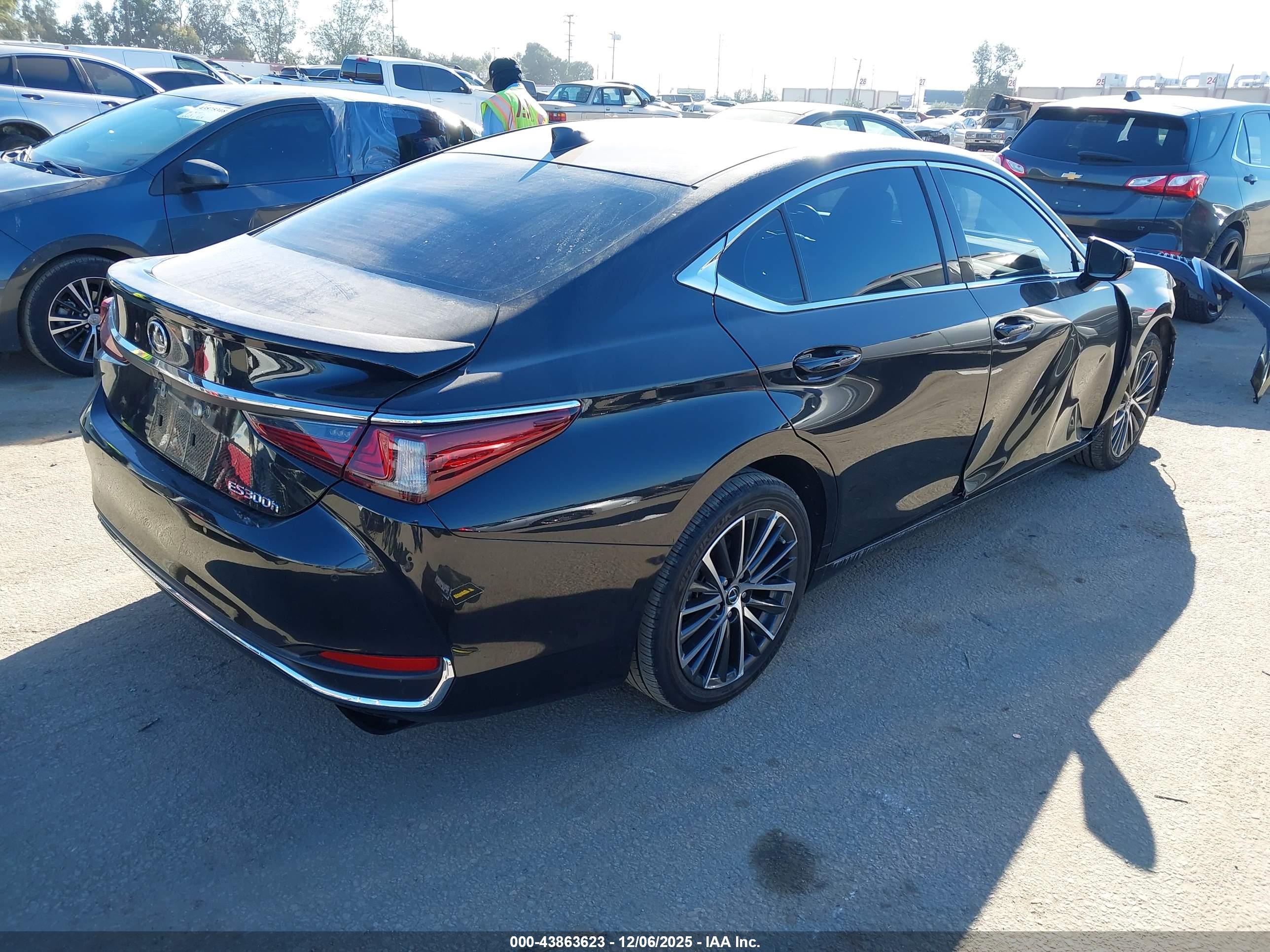 LEXUS ES image 4