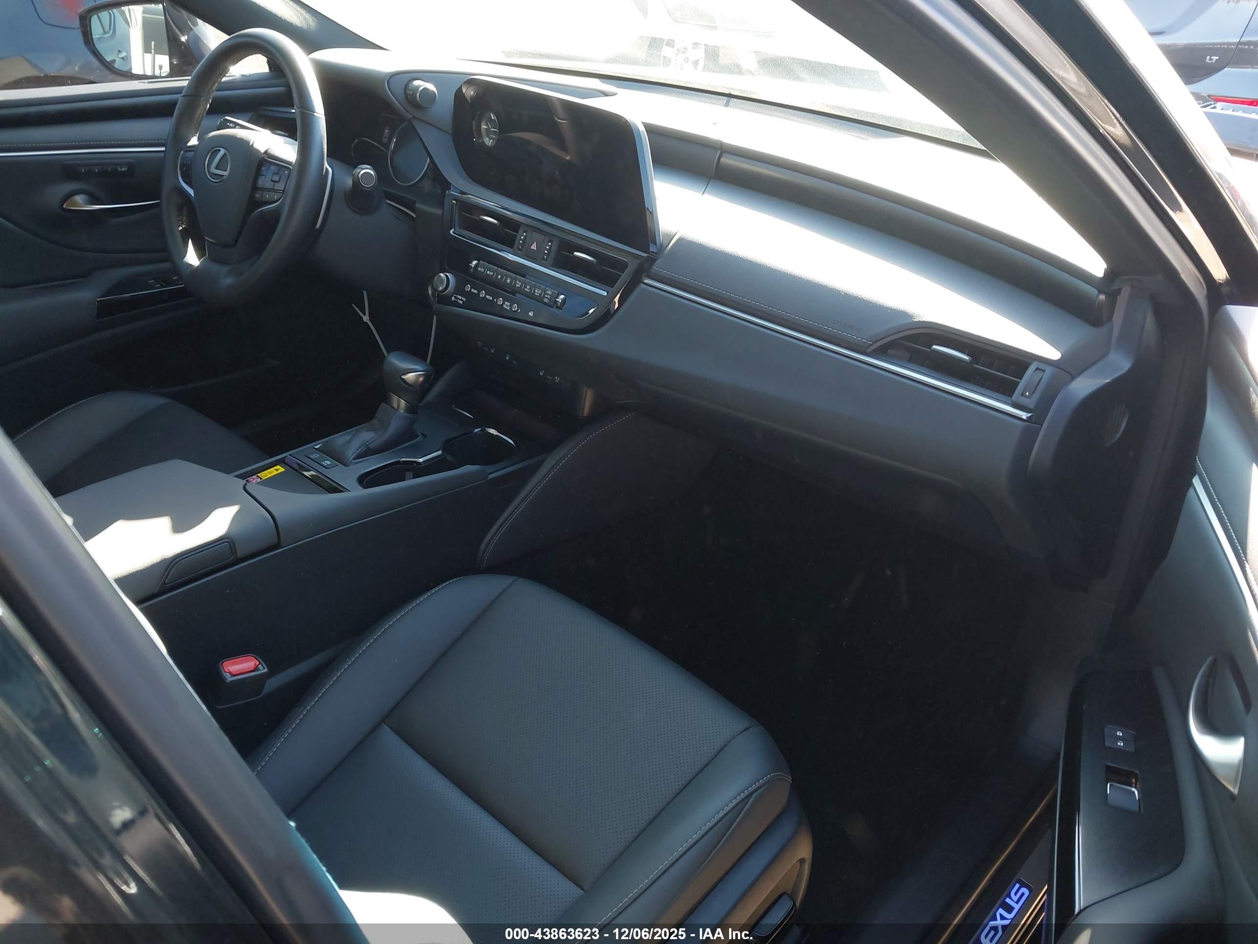 LEXUS ES image 5