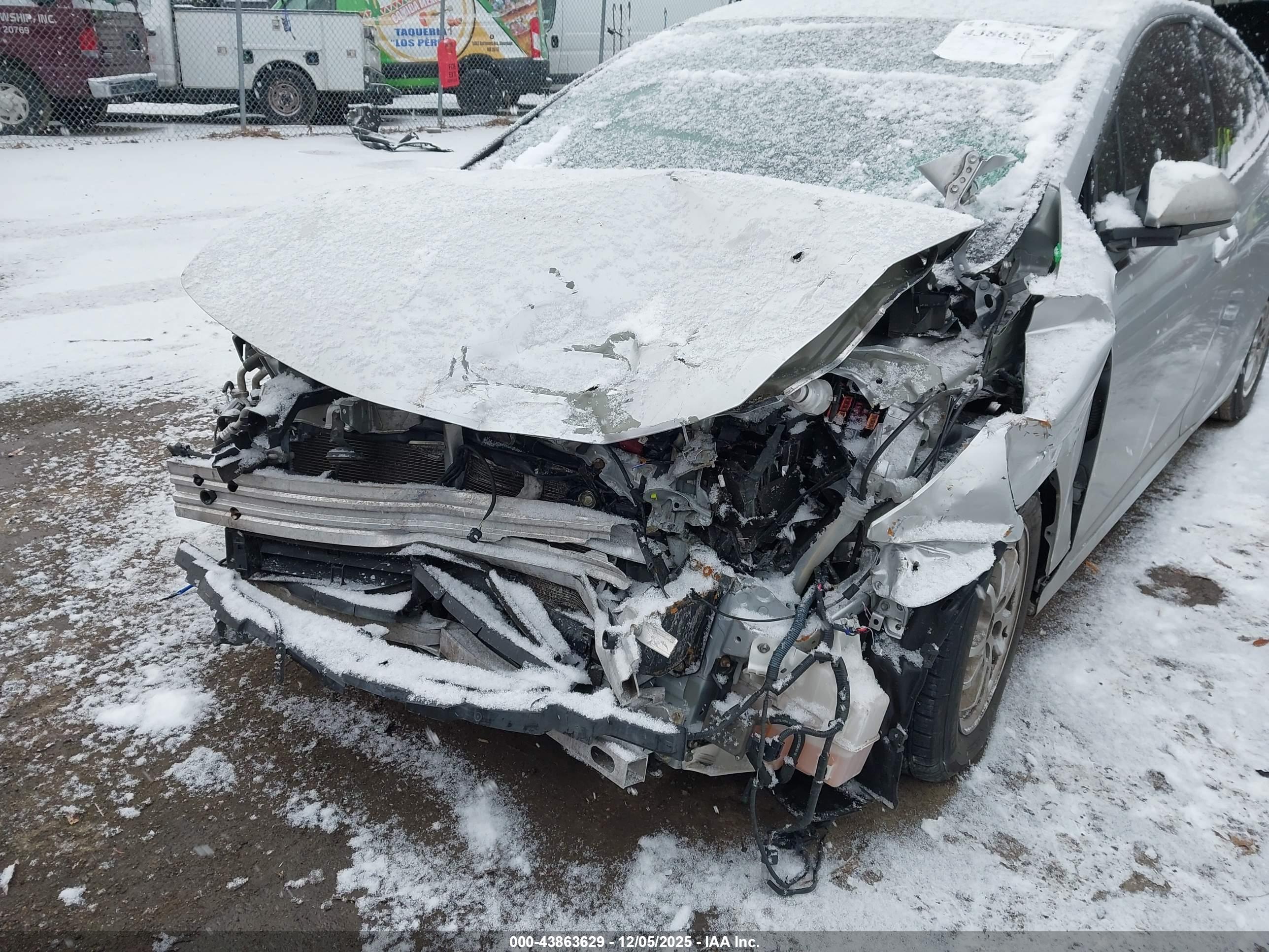 TOYOTA PRIUS image 6